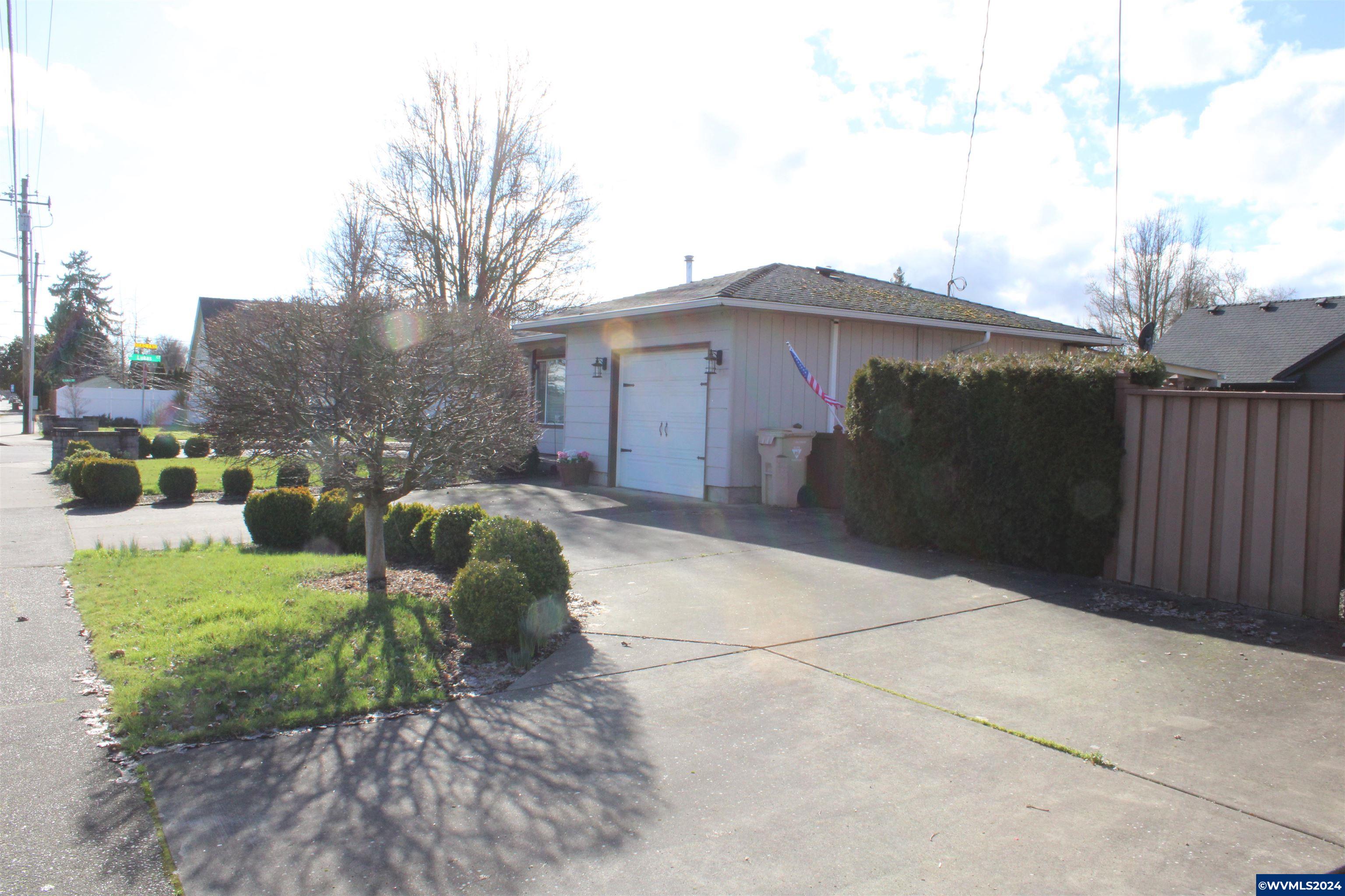 2344 Waverly Dr SE