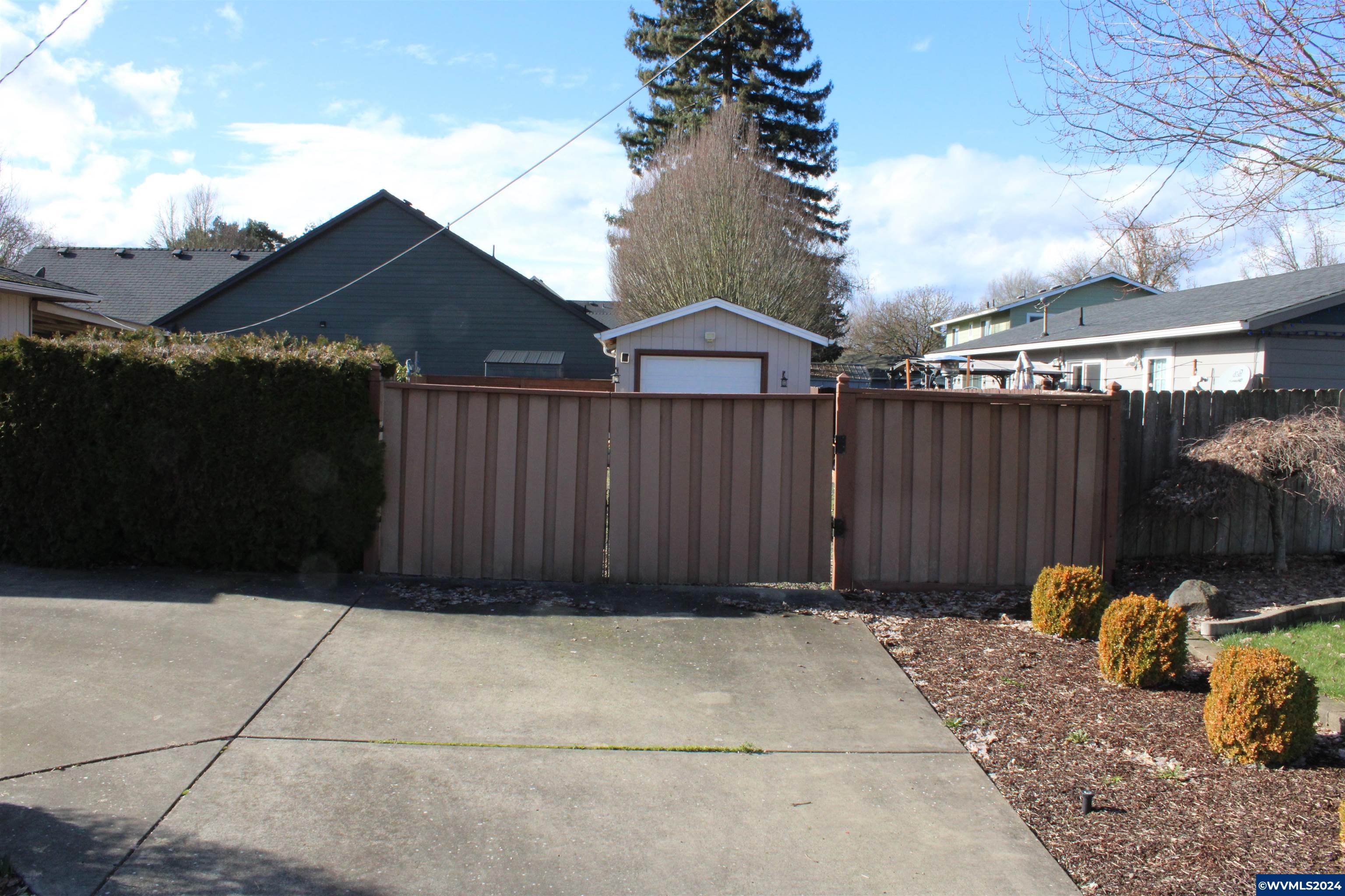 2344 Waverly Dr SE