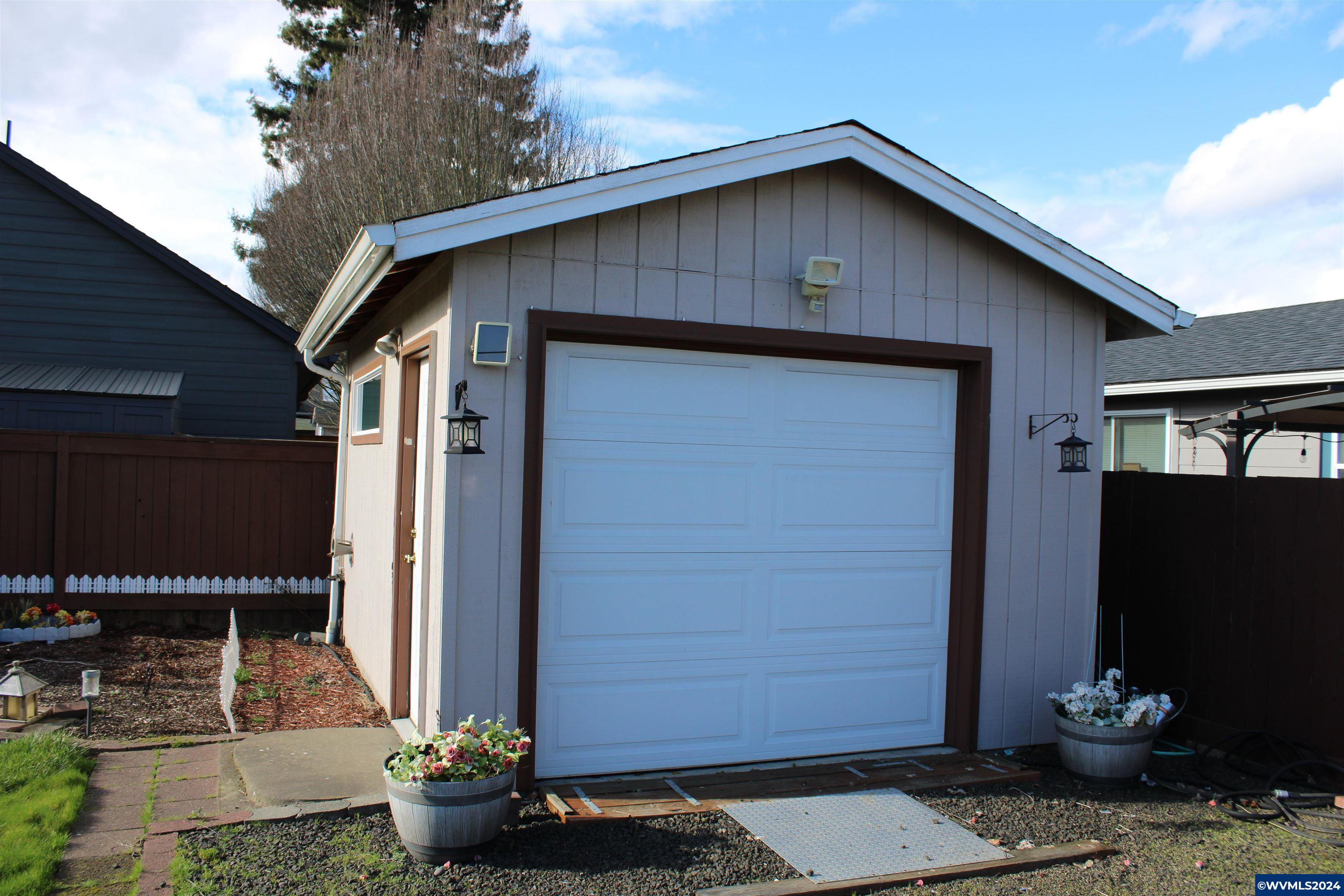 2344 Waverly Dr SE