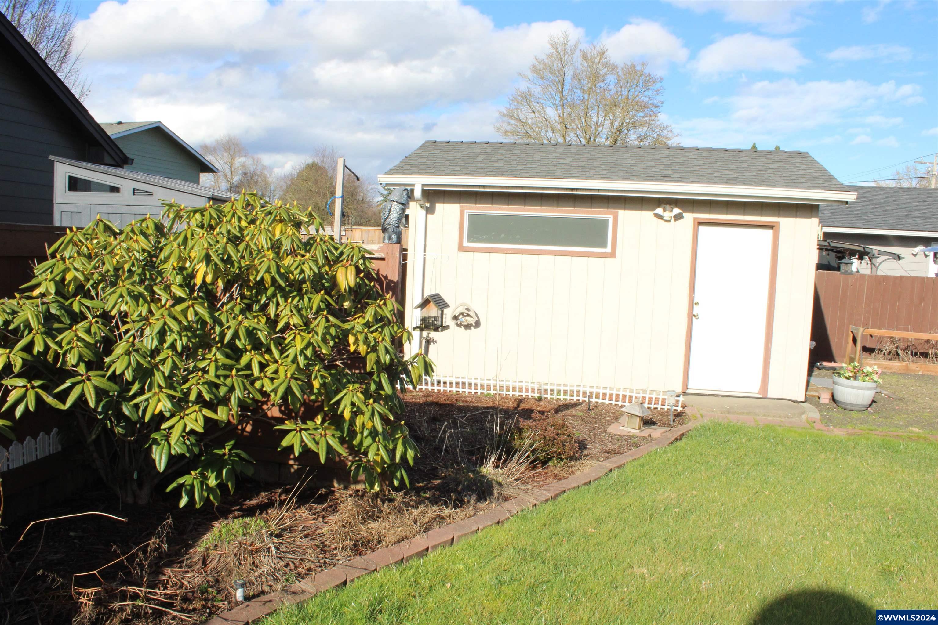 2344 Waverly Dr SE
