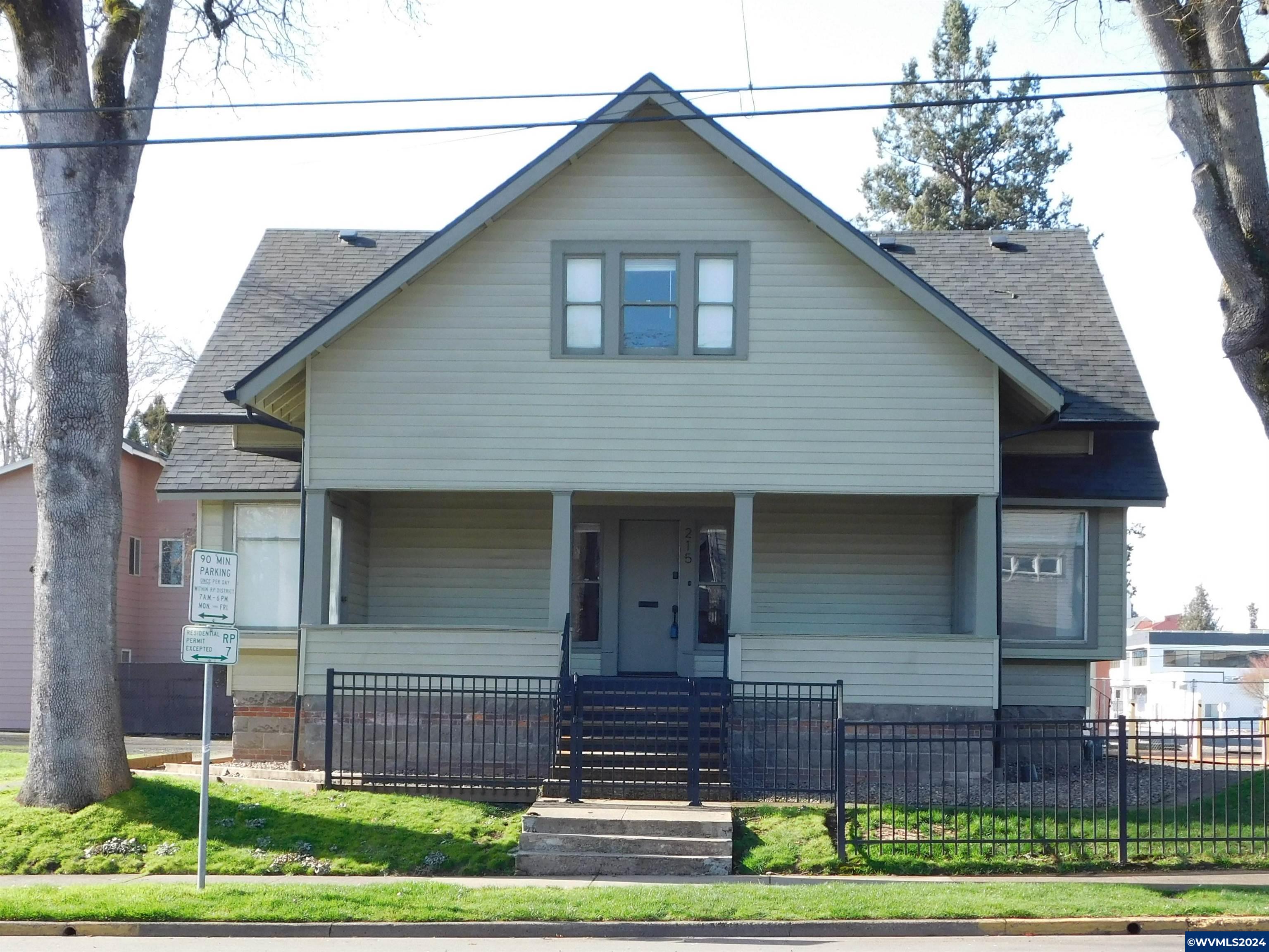 215 14th St SE
