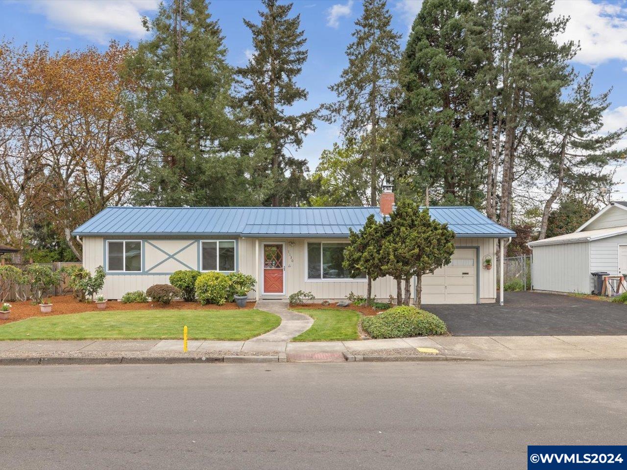 1130 NW Maple Av