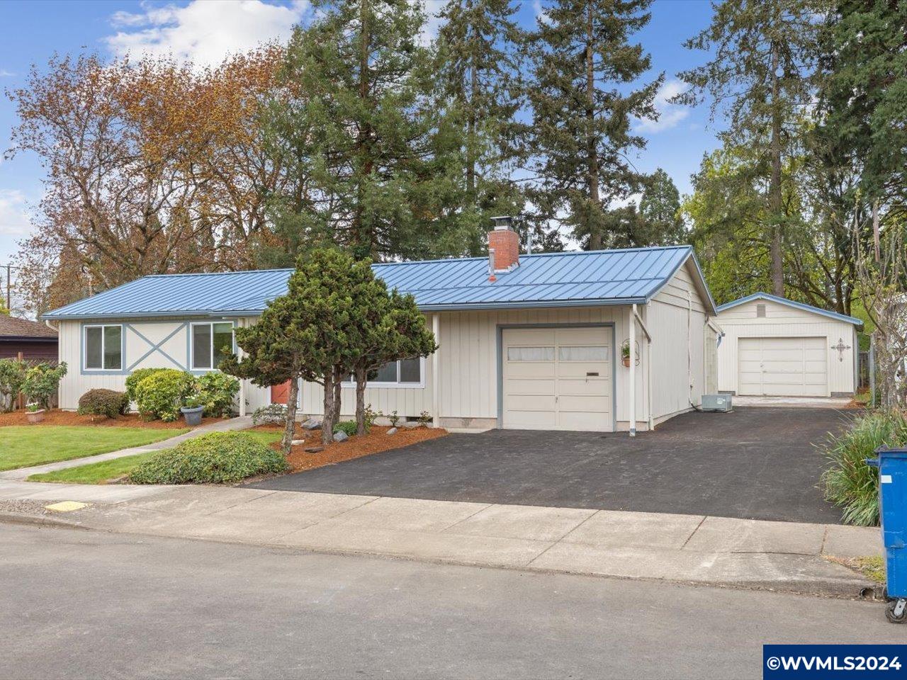 1130 NW Maple Av