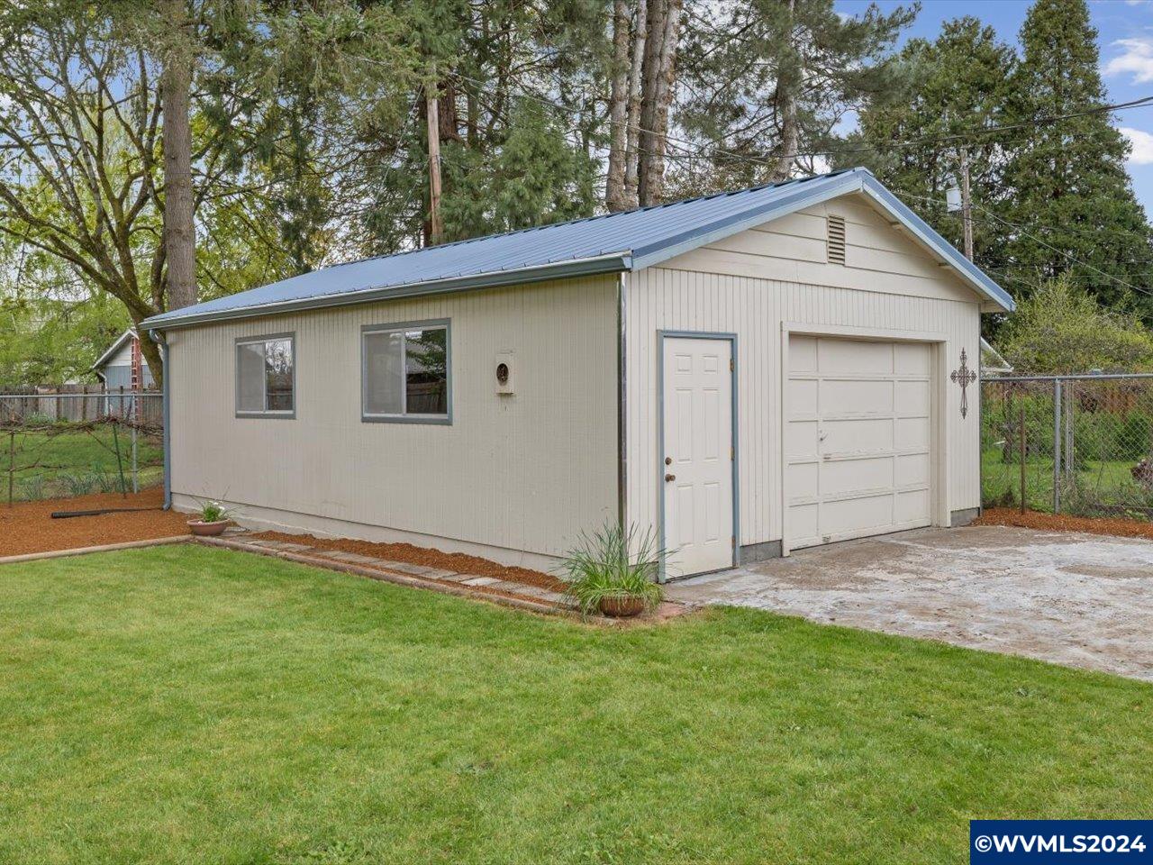 1130 NW Maple Av
