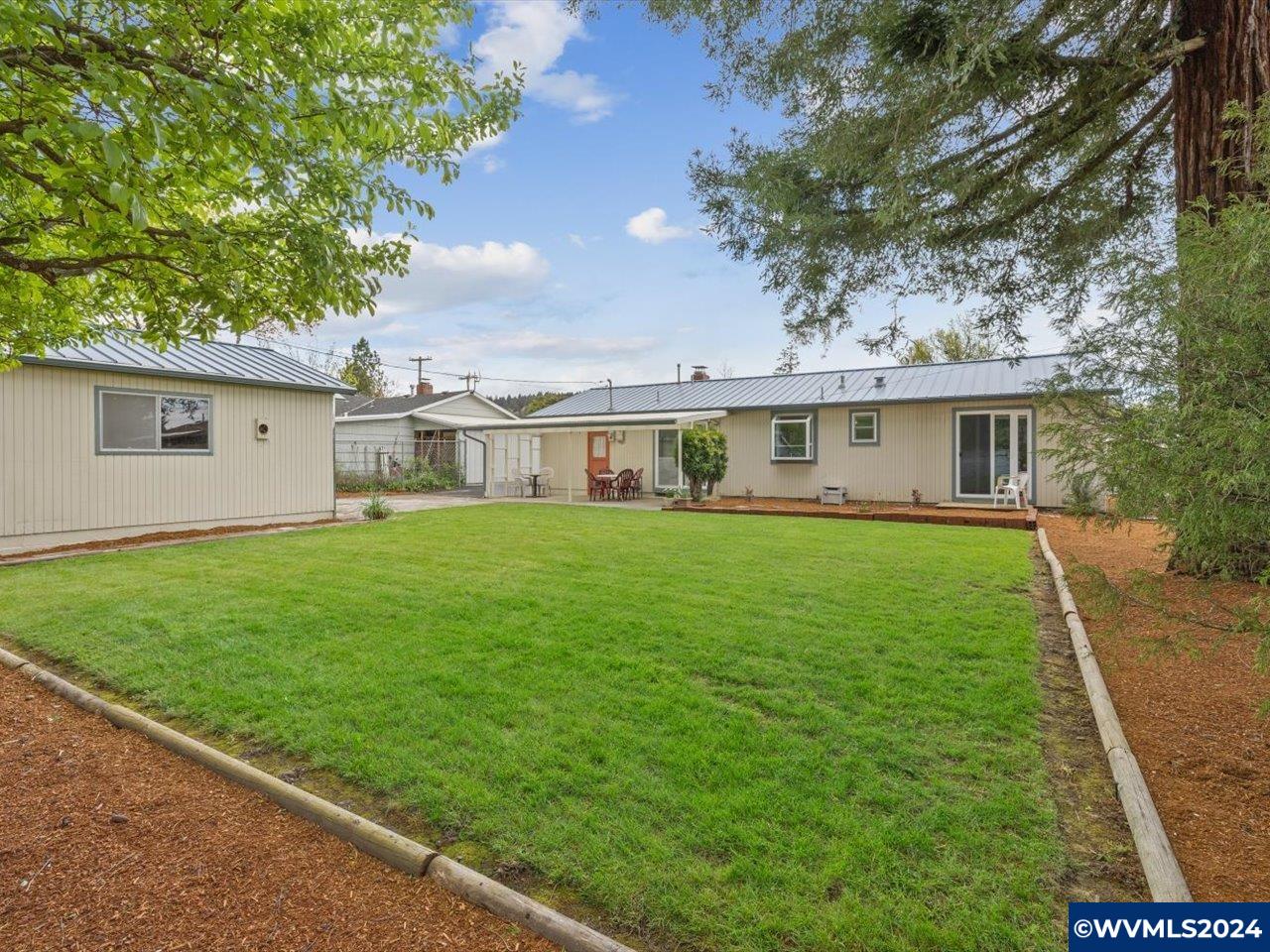 1130 NW Maple Av