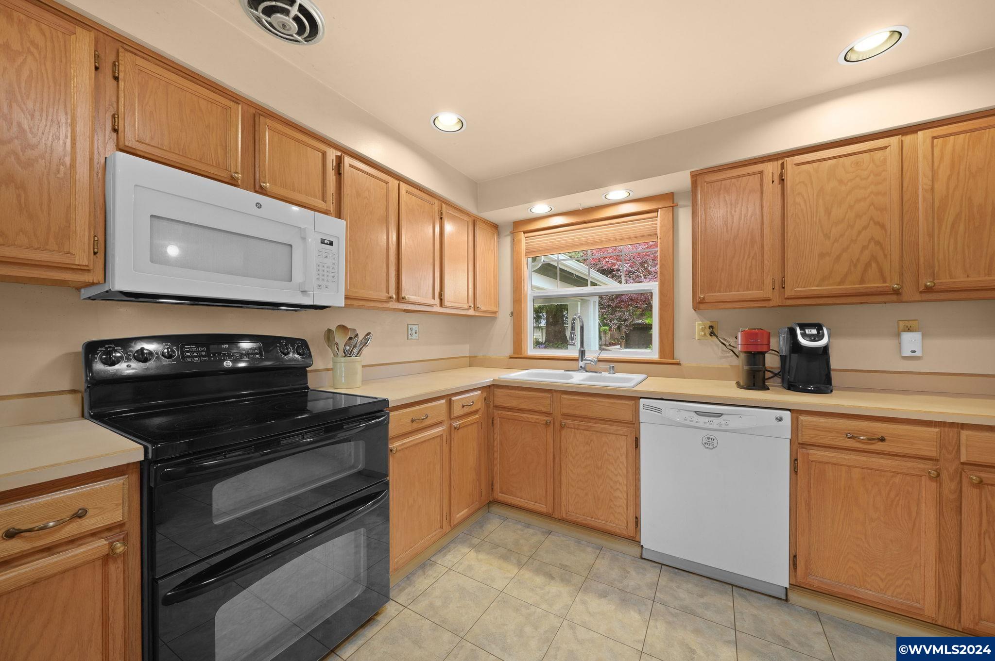 2504 NW Mulkey Av