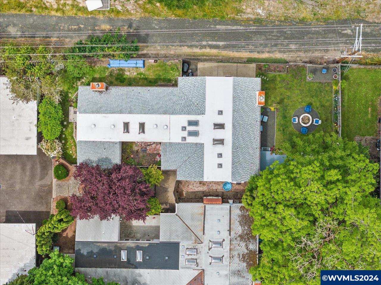 2461 NW Grant Av