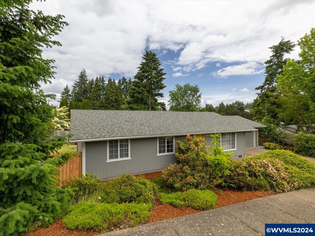 401 Flint Ridge St SE