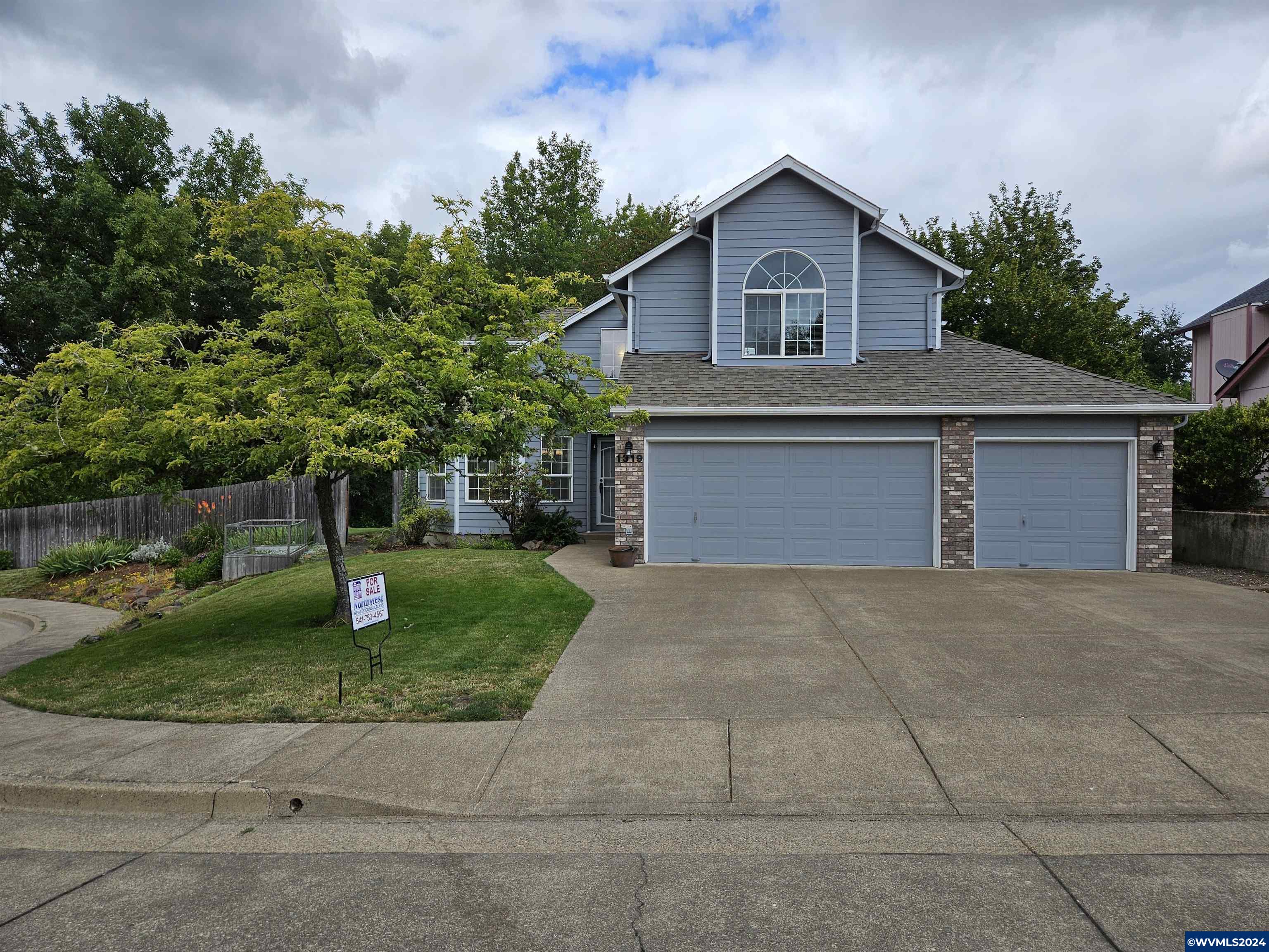 1319 Tamarack Ct SW