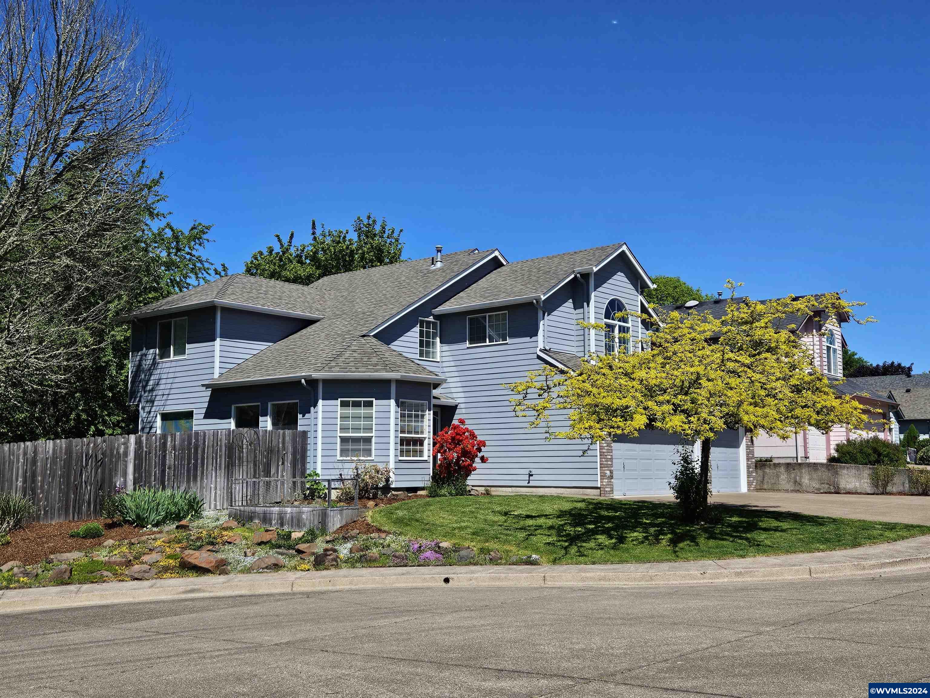 1319 Tamarack Ct SW