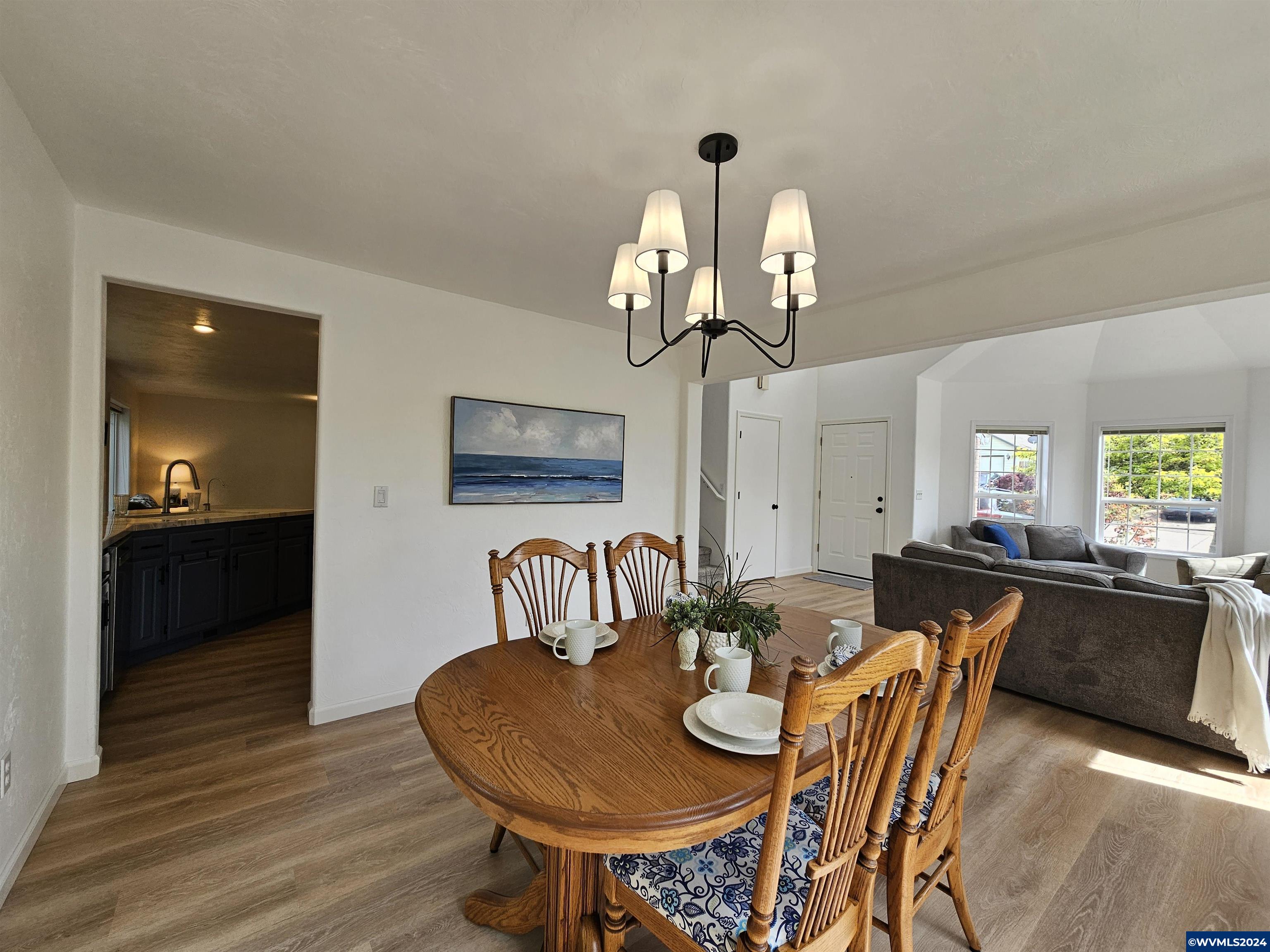 1319 Tamarack Ct SW
