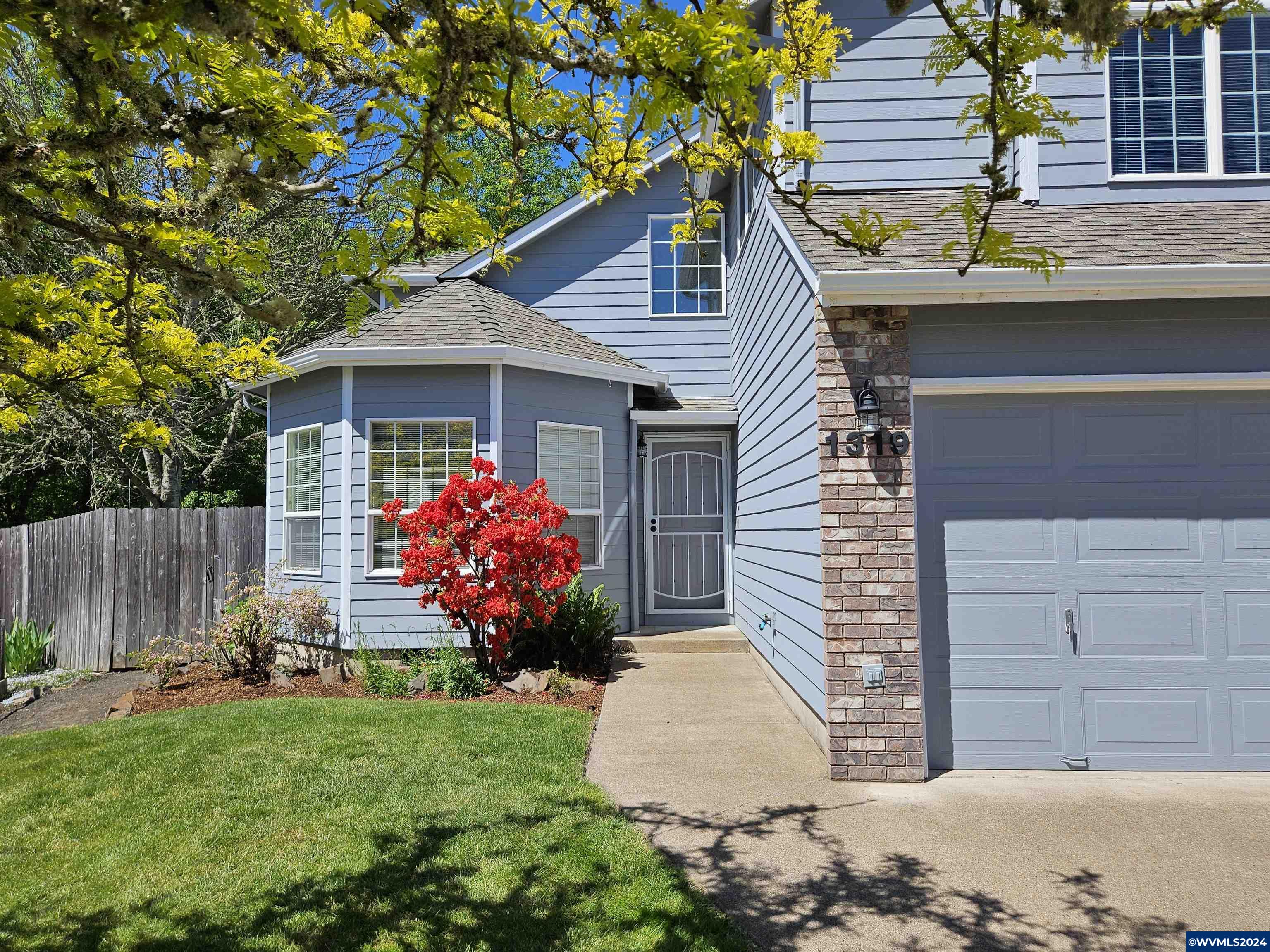 1319 Tamarack Ct SW