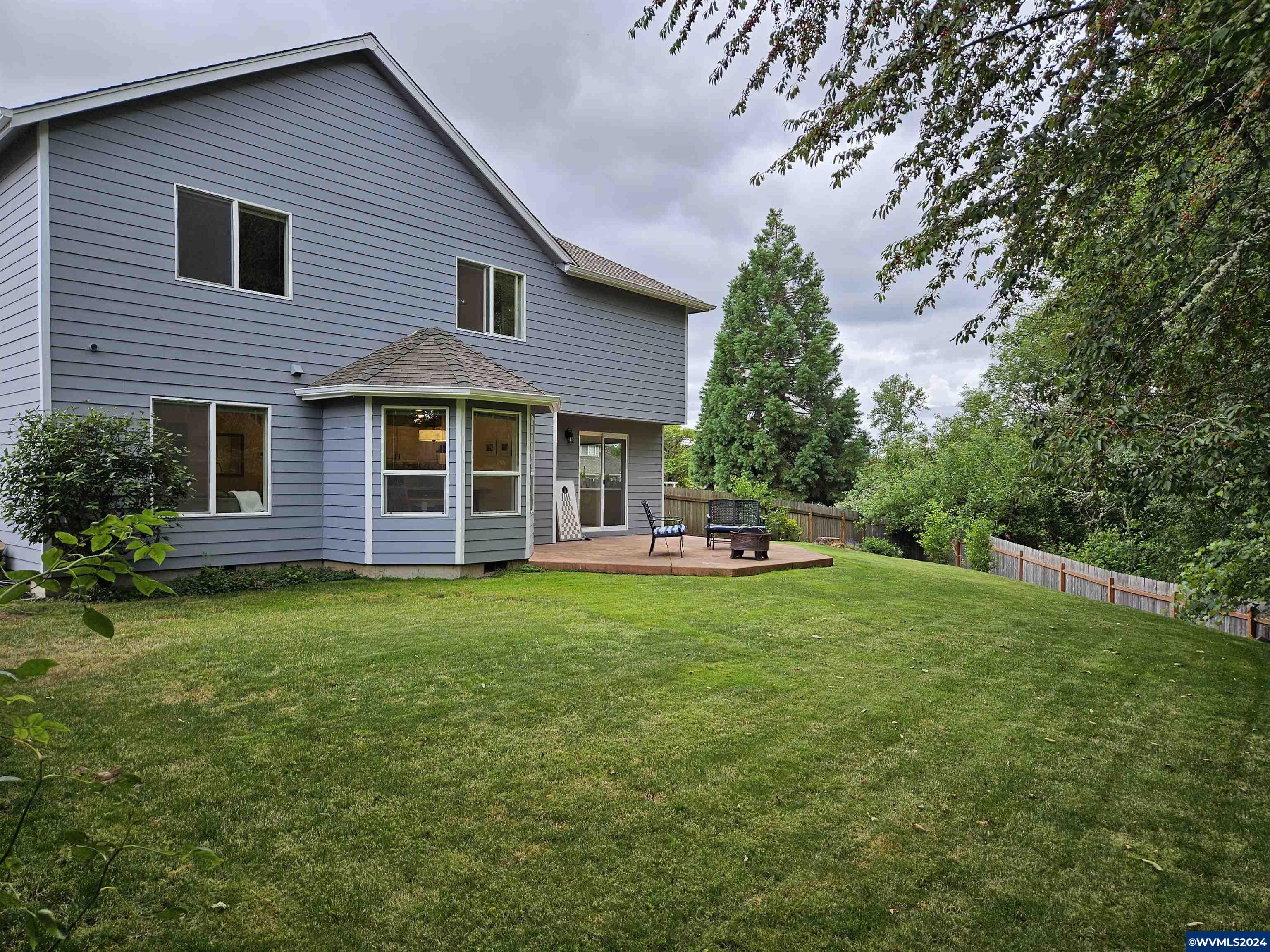 1319 Tamarack Ct SW