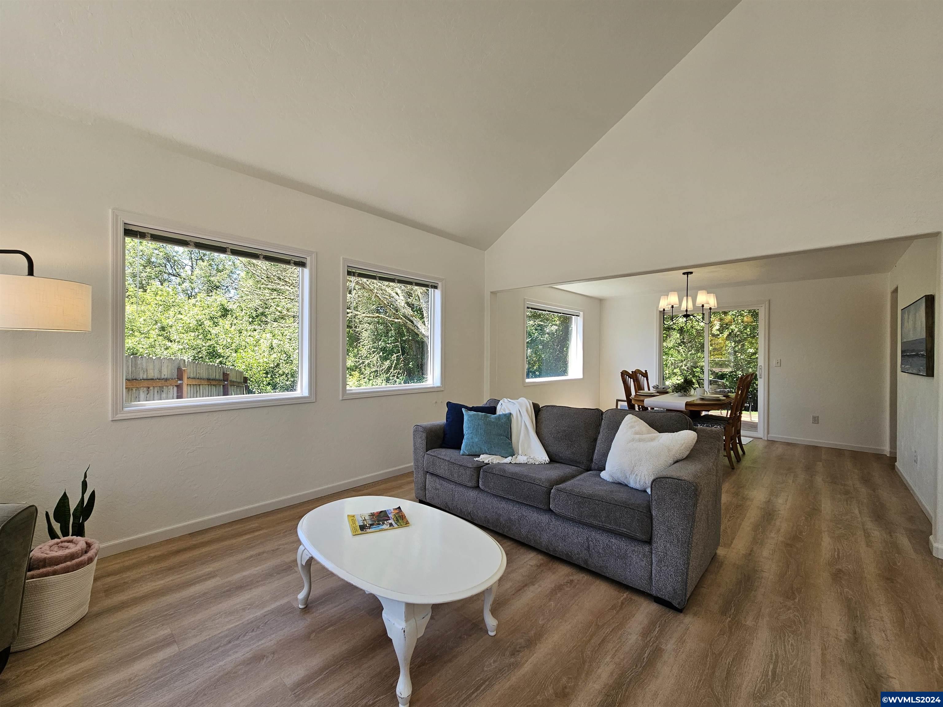 1319 Tamarack Ct SW
