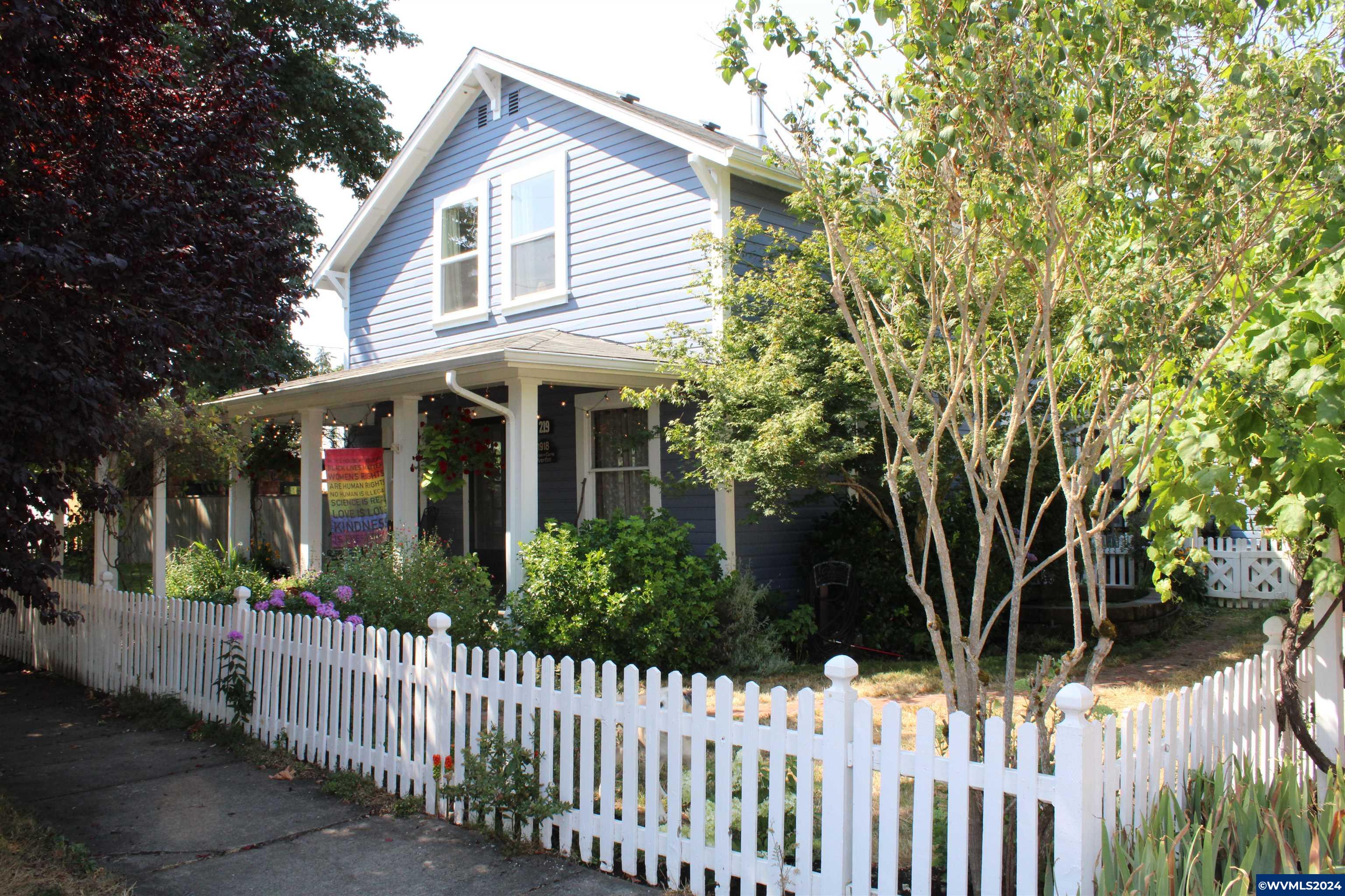 219 E Blakely Av