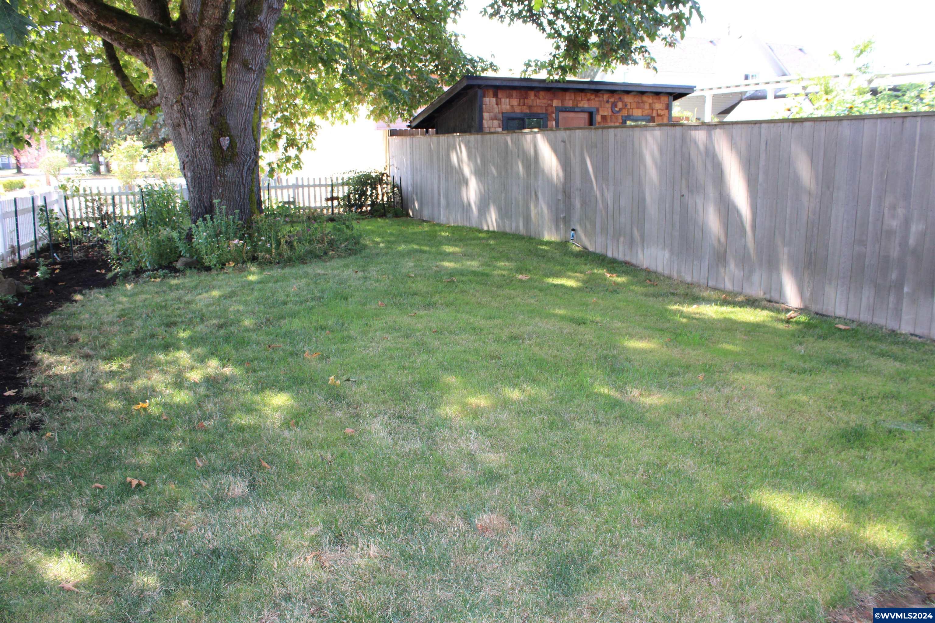 219 E Blakely Av