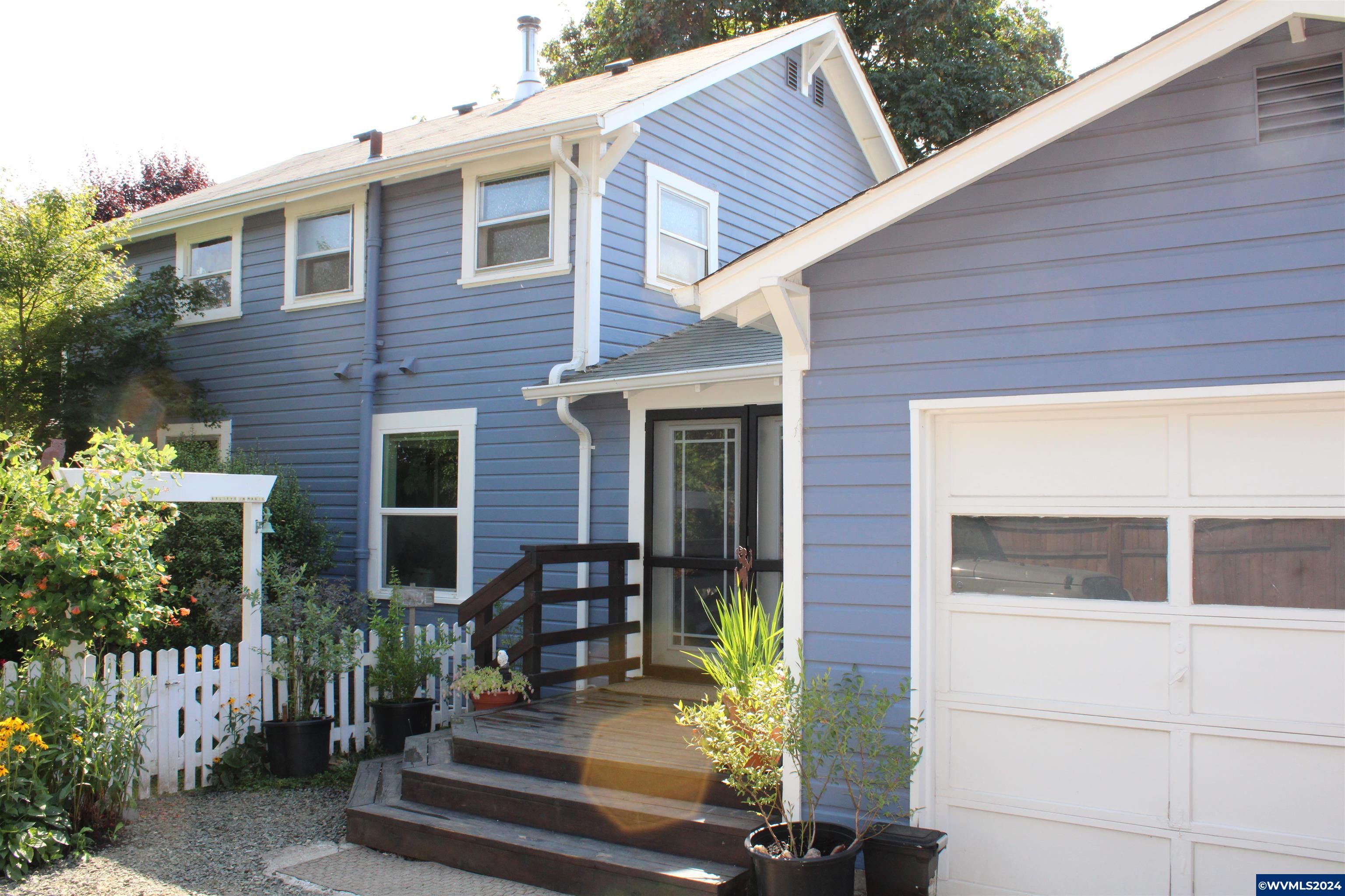 219 E Blakely Av