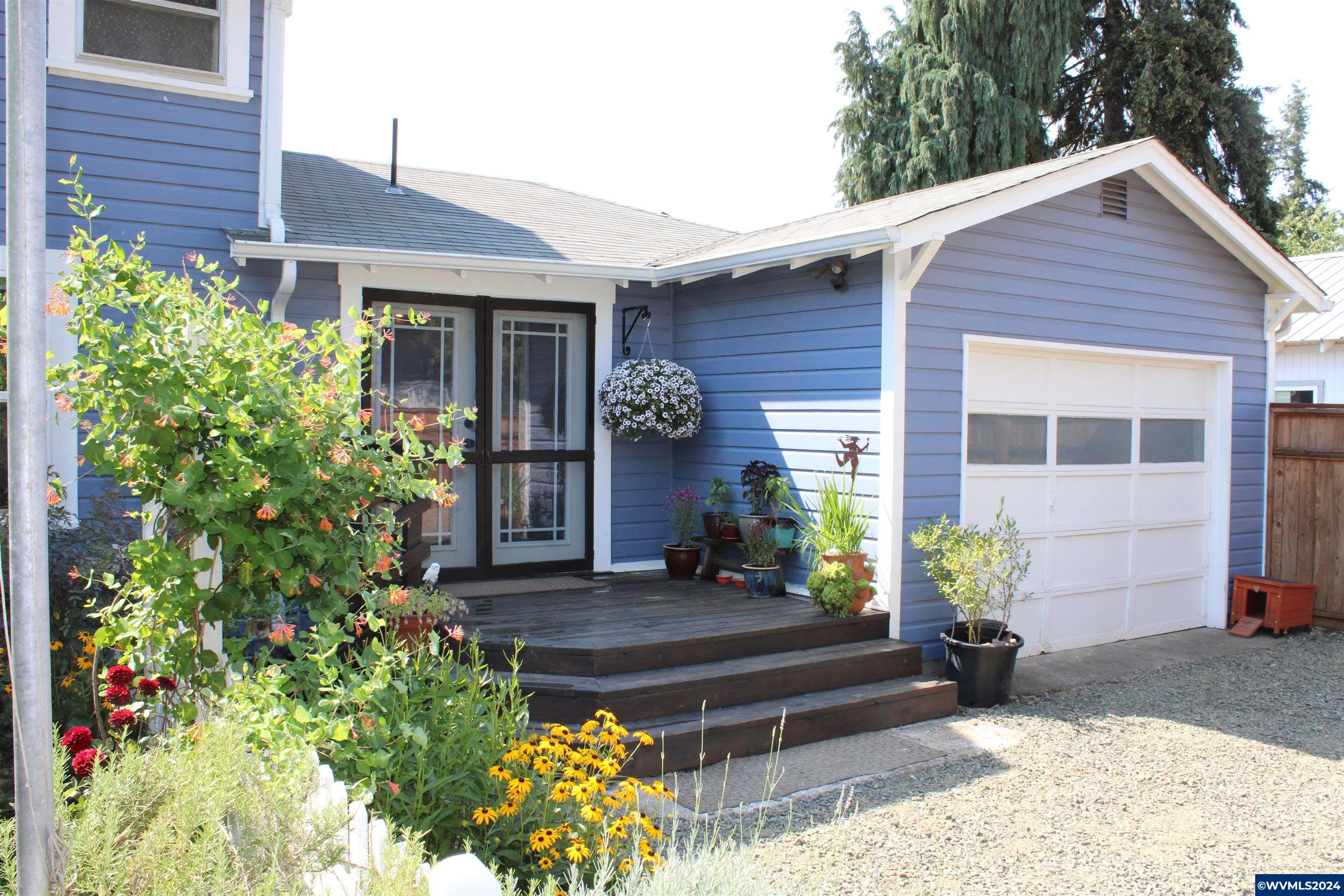 219 E Blakely Av