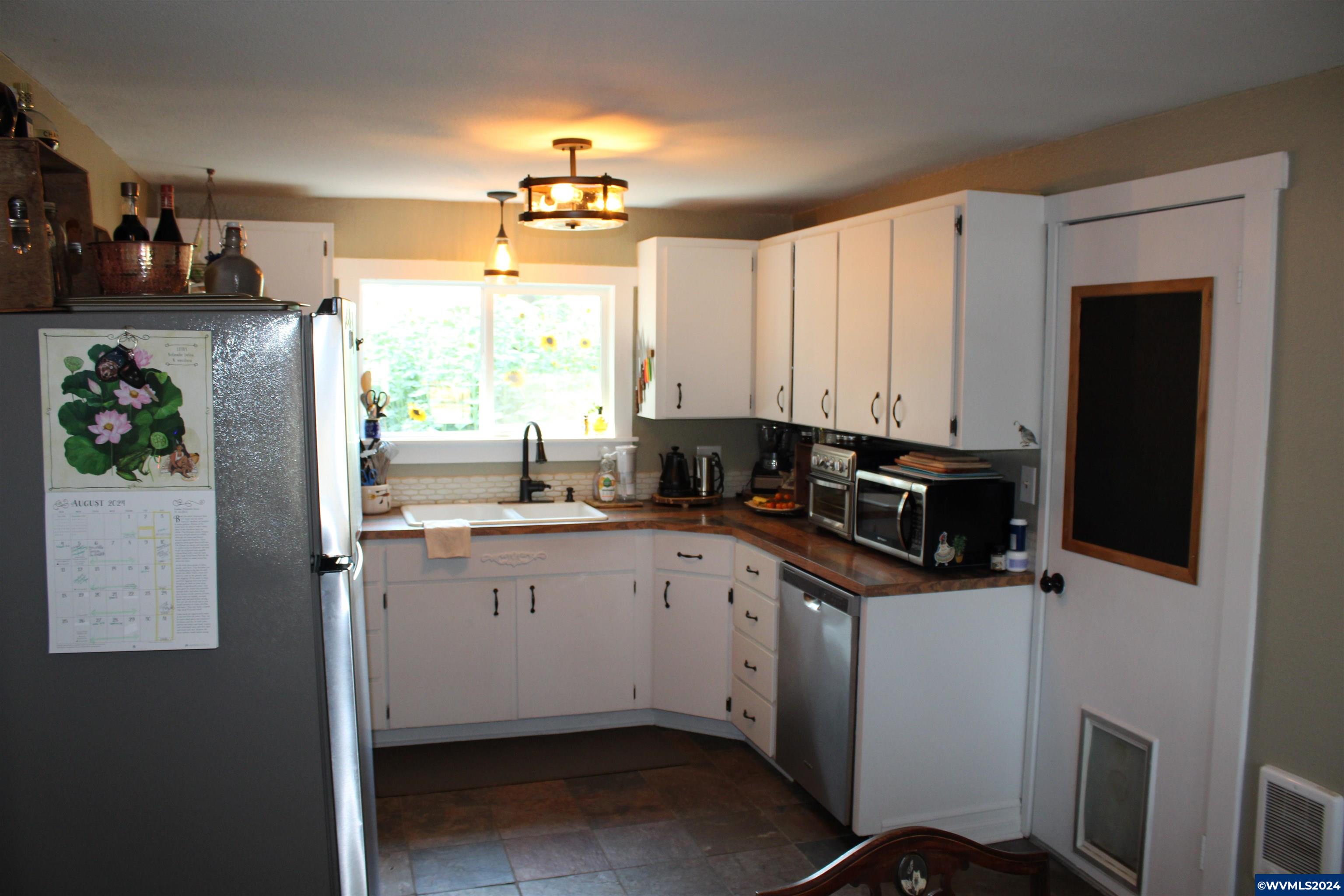 219 E Blakely Av