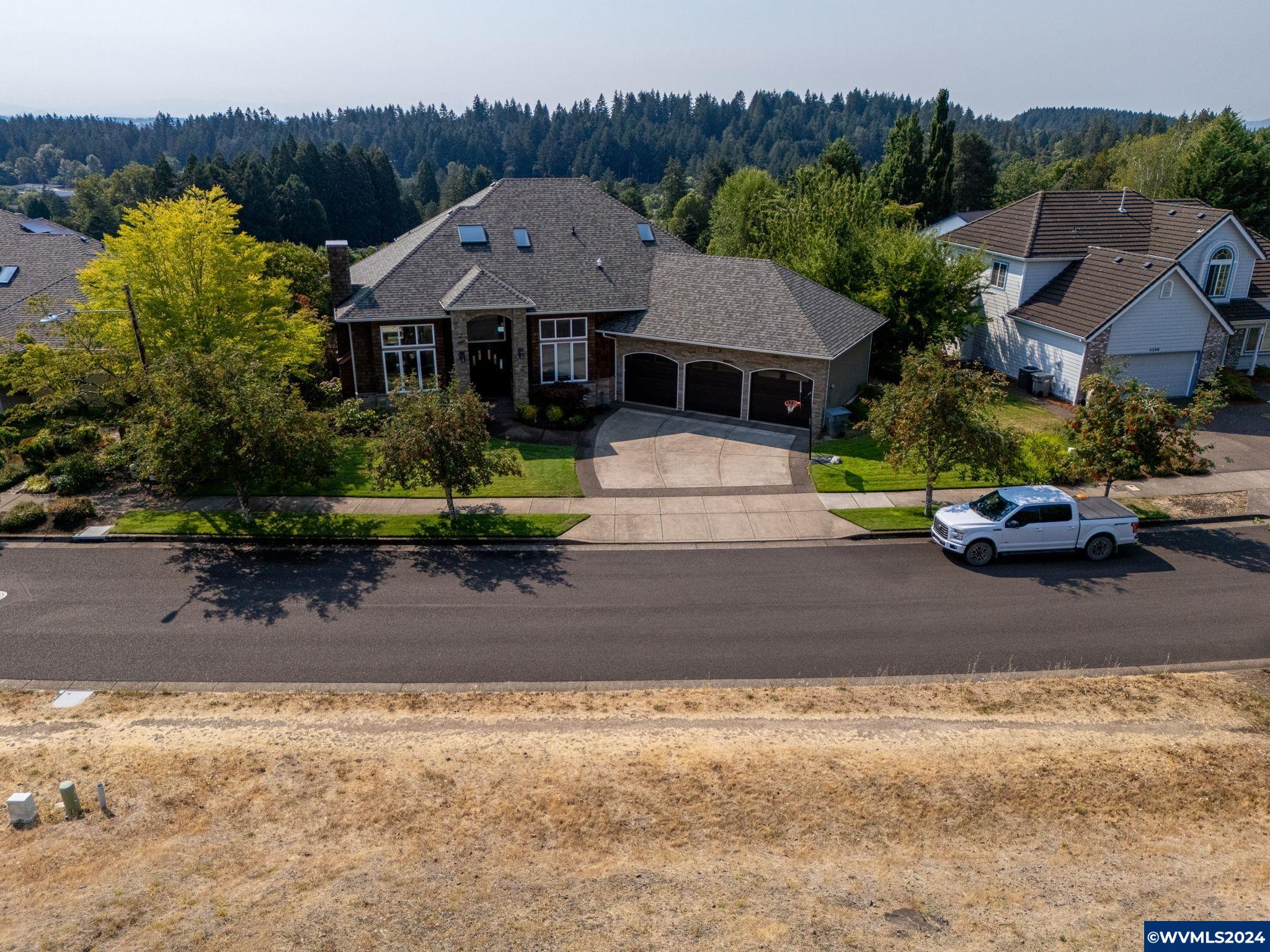 4253 NW Boxwood Dr