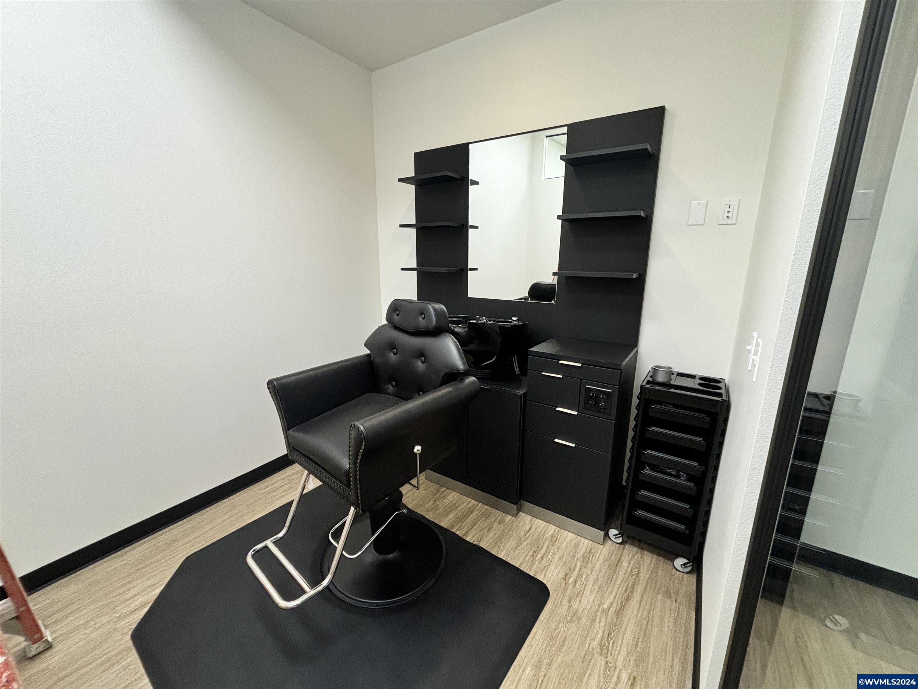 223 Commercial (160-C) St NE