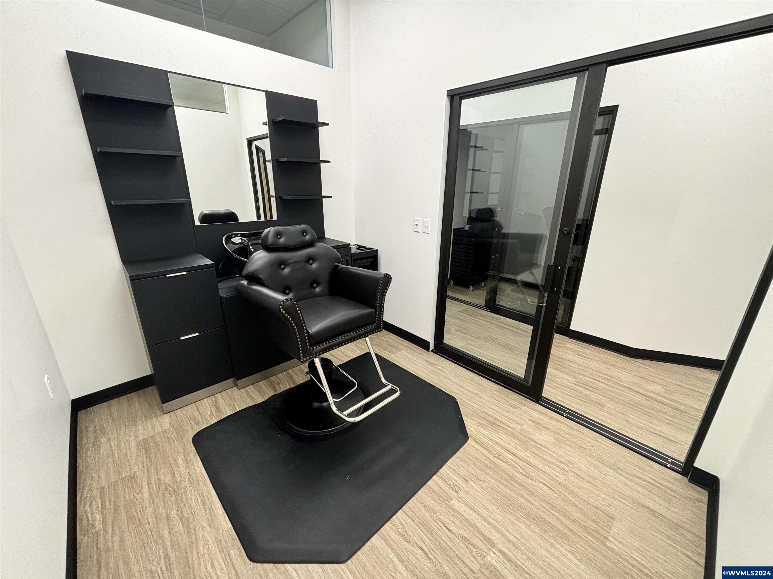 223 Commercial (160-D) St NE