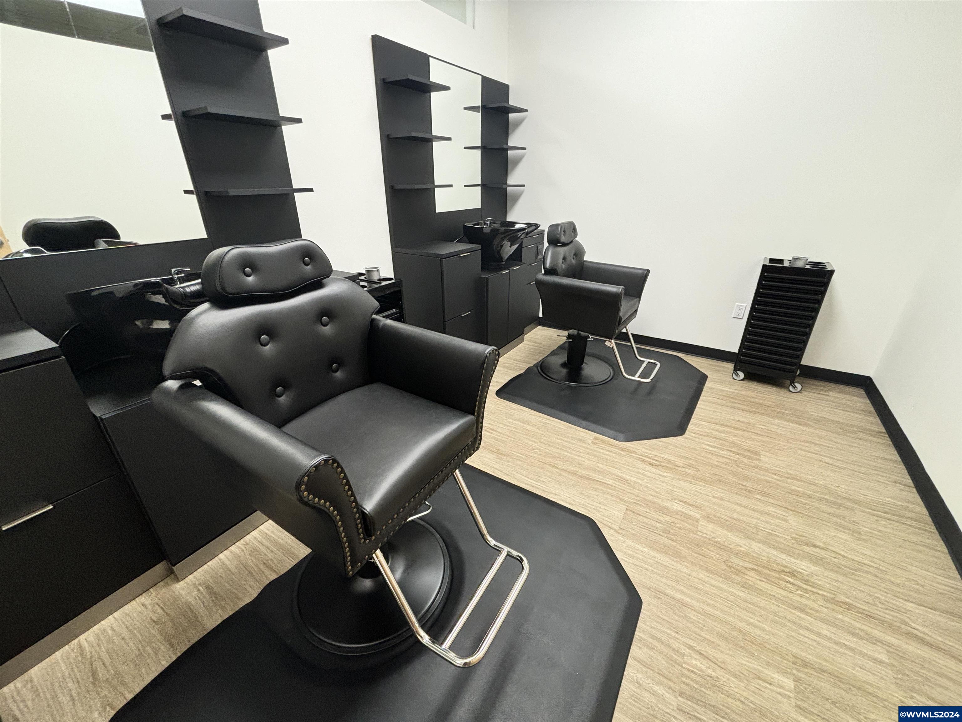 223 Commercial (160-D) St NE