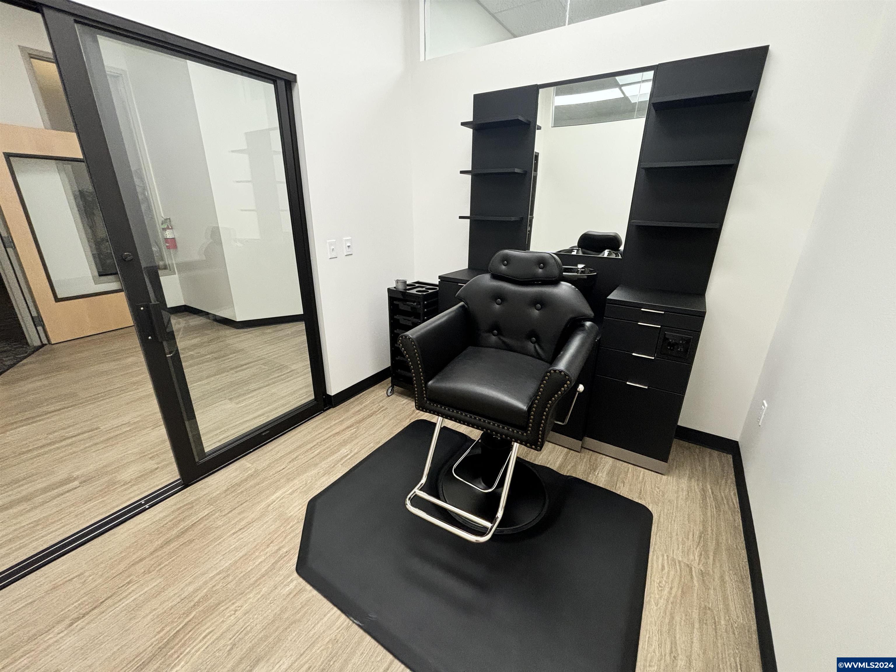 223 Commercial (140-A) St NE
