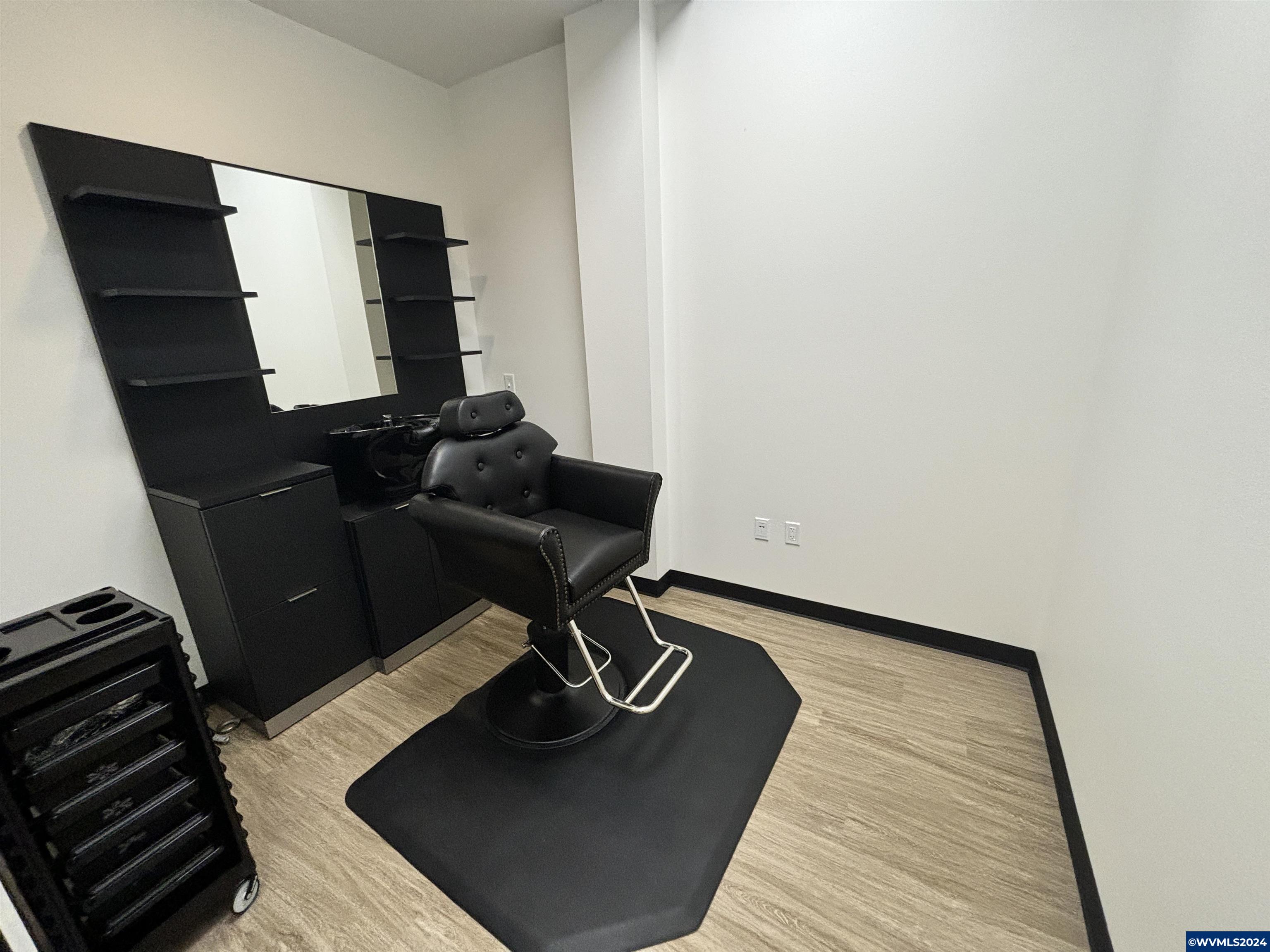 223 Commercial (140-A) St NE