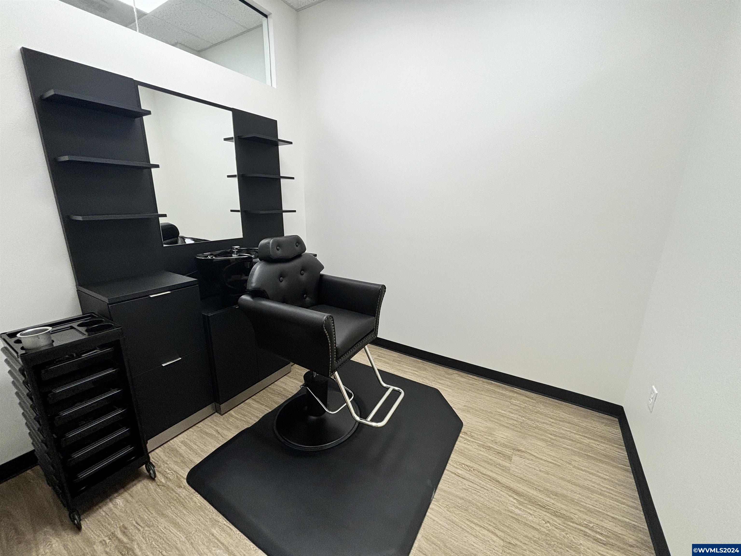 223 Commercial (140-A) St NE