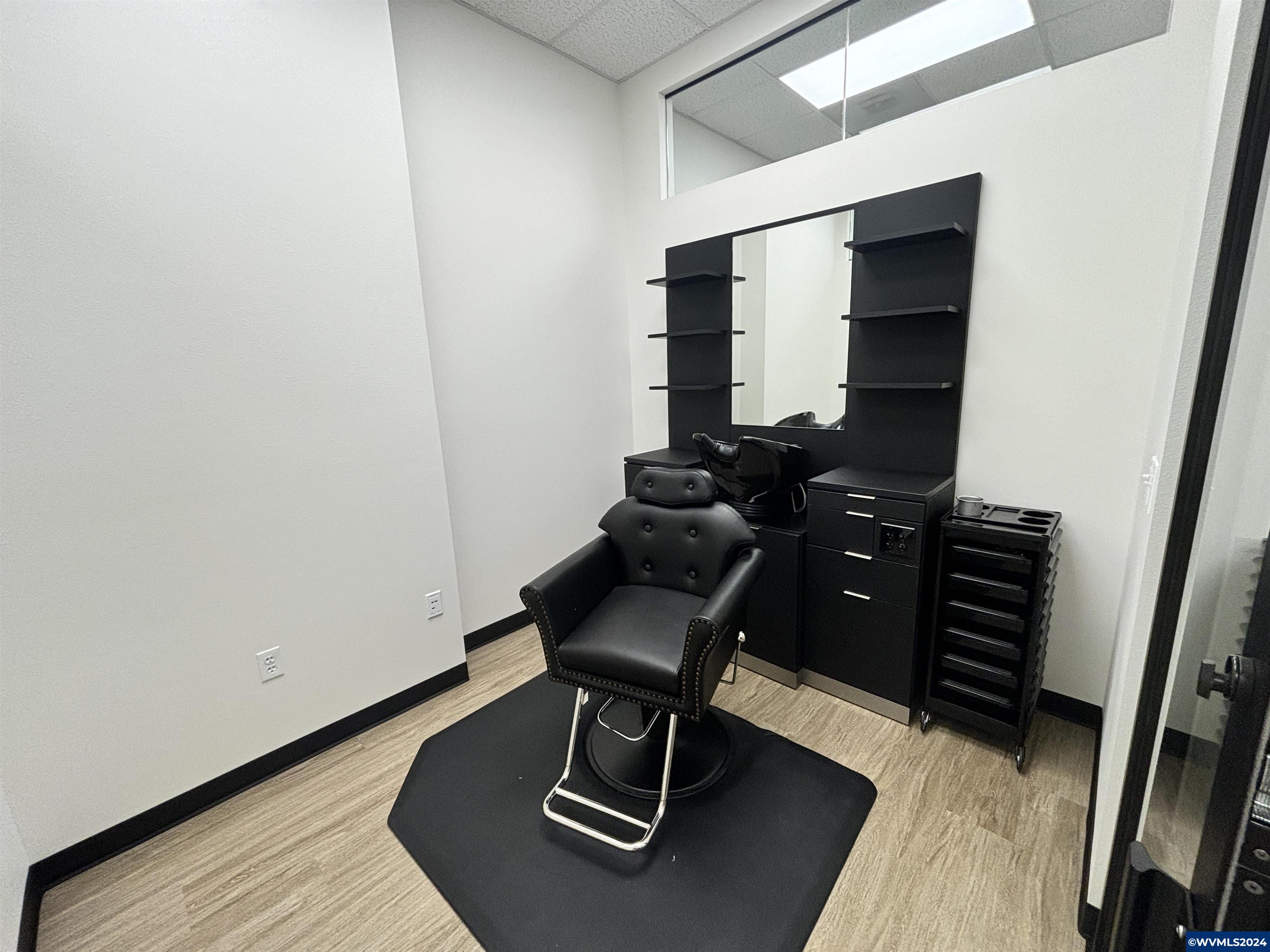 223 Commercial (140-B) St NE