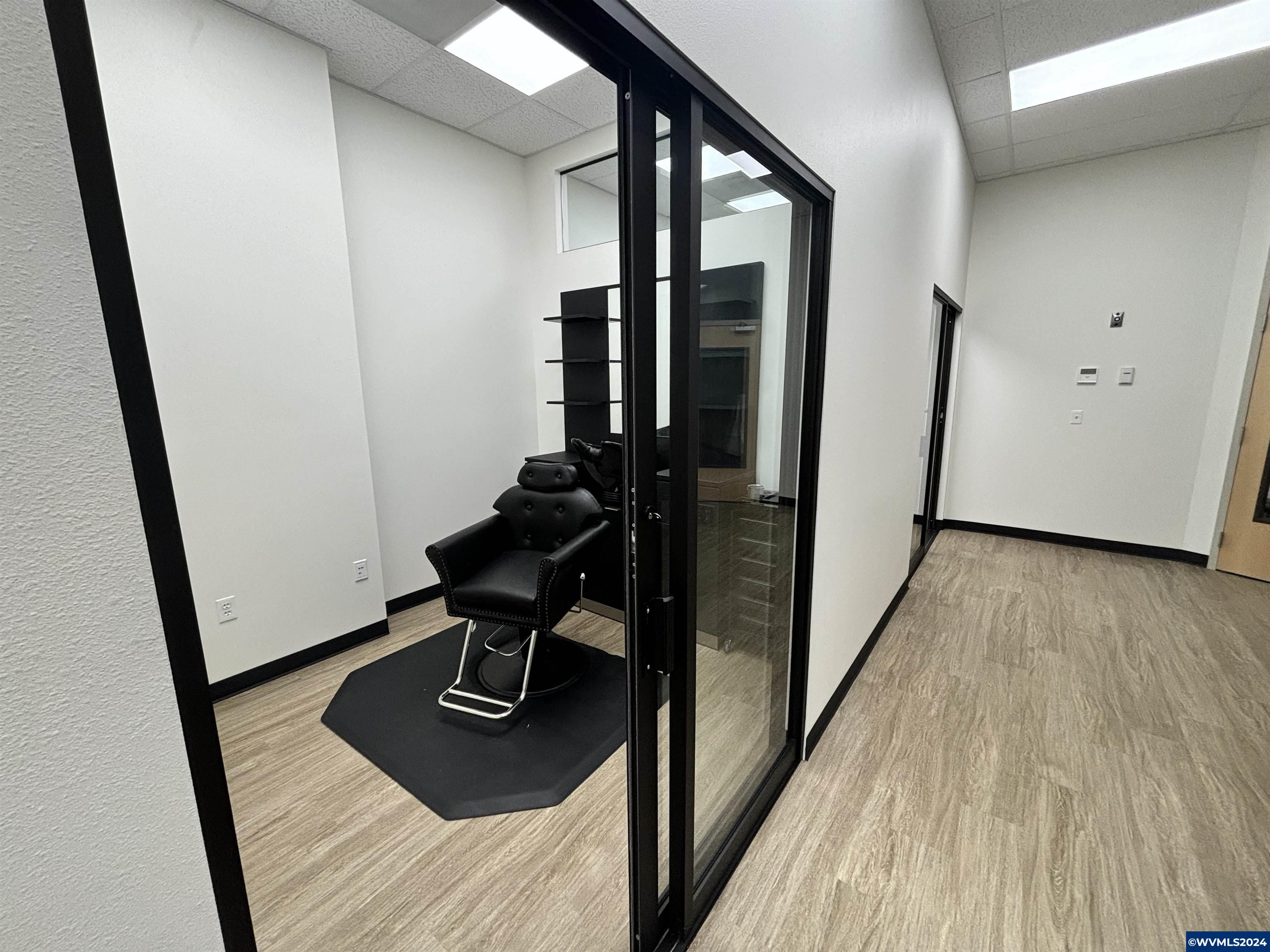 223 Commercial (140-B) St NE