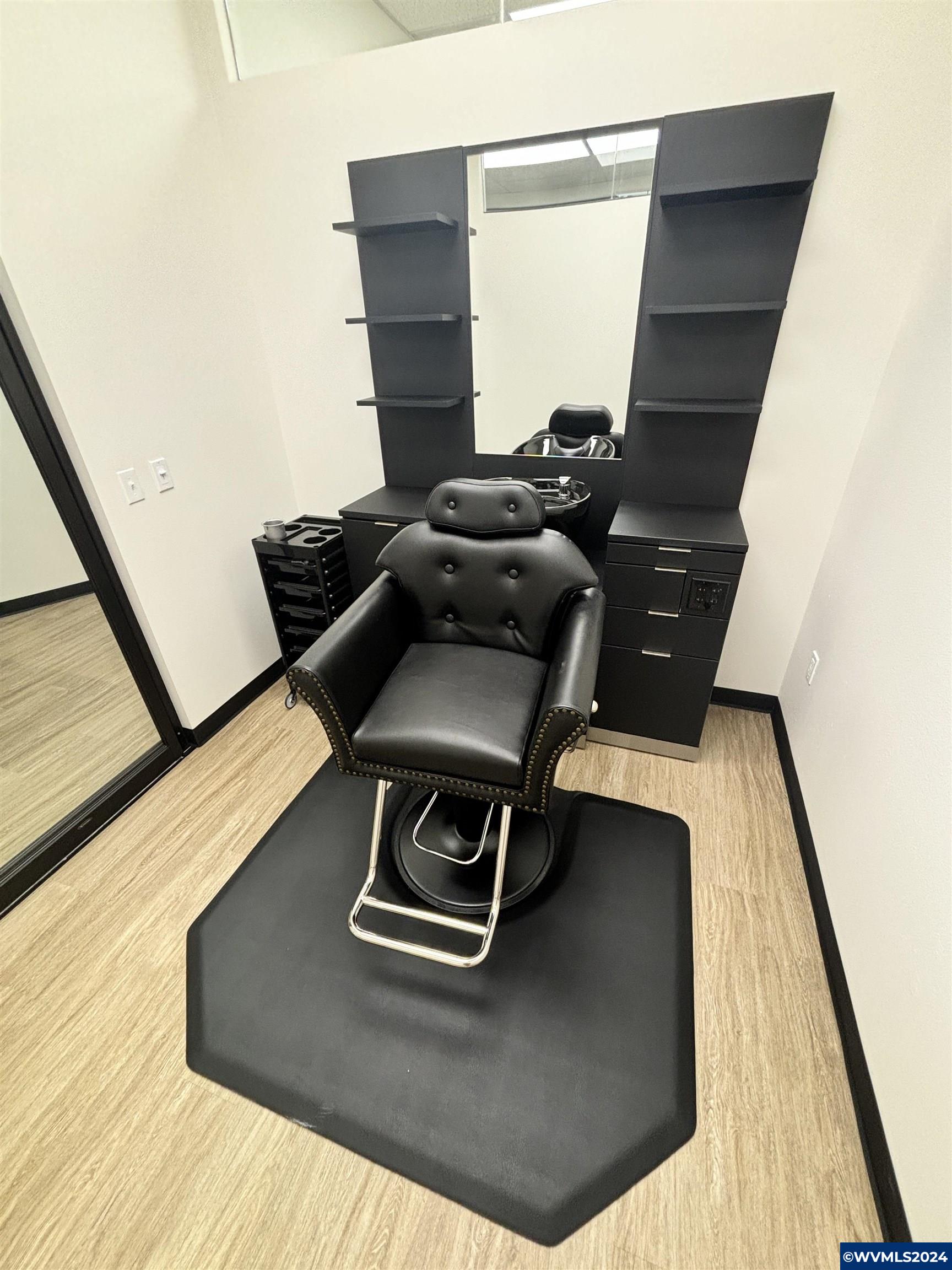 223 Commercial (140-B) St NE