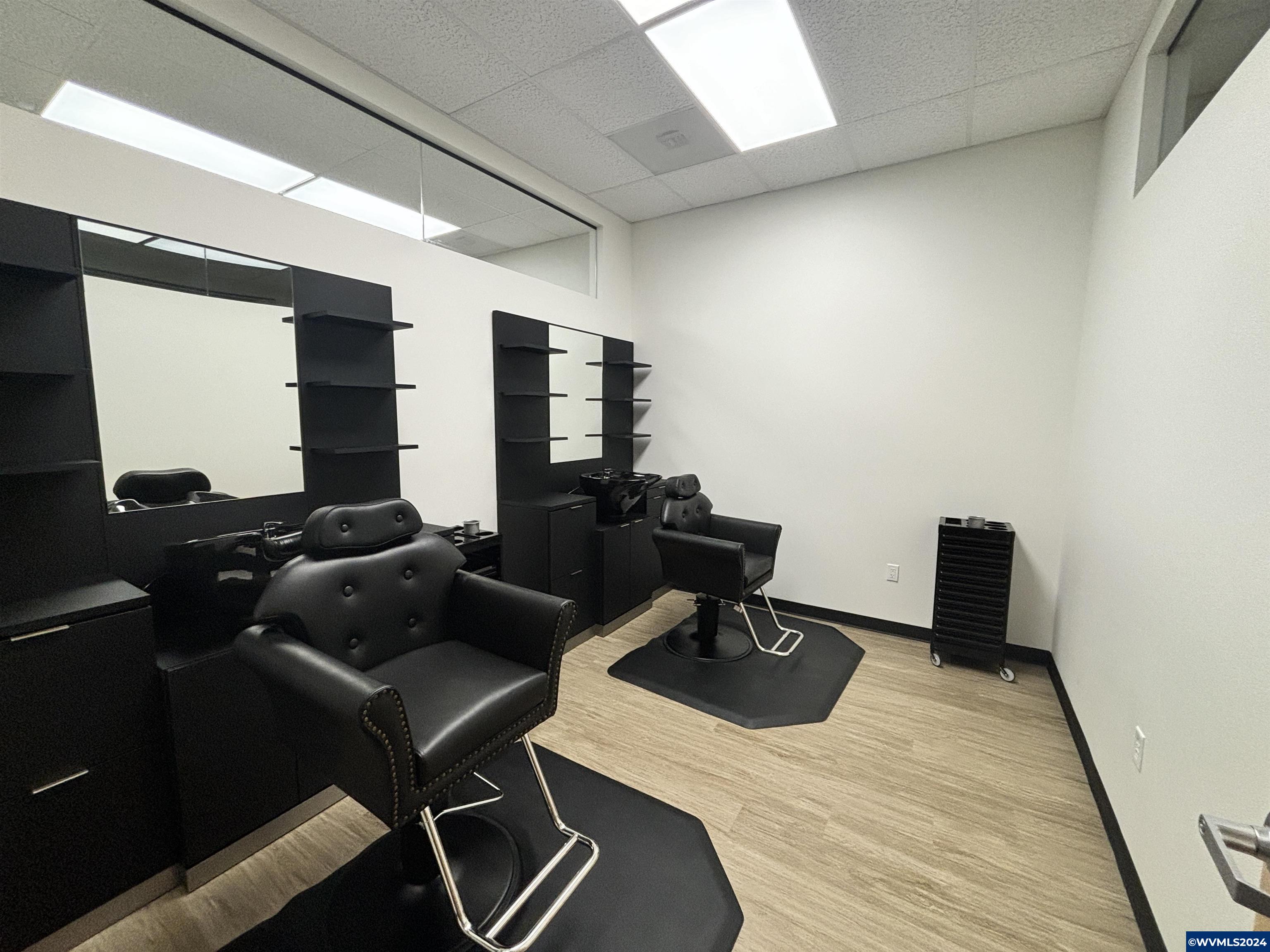 223 Commercial (142) St NE
