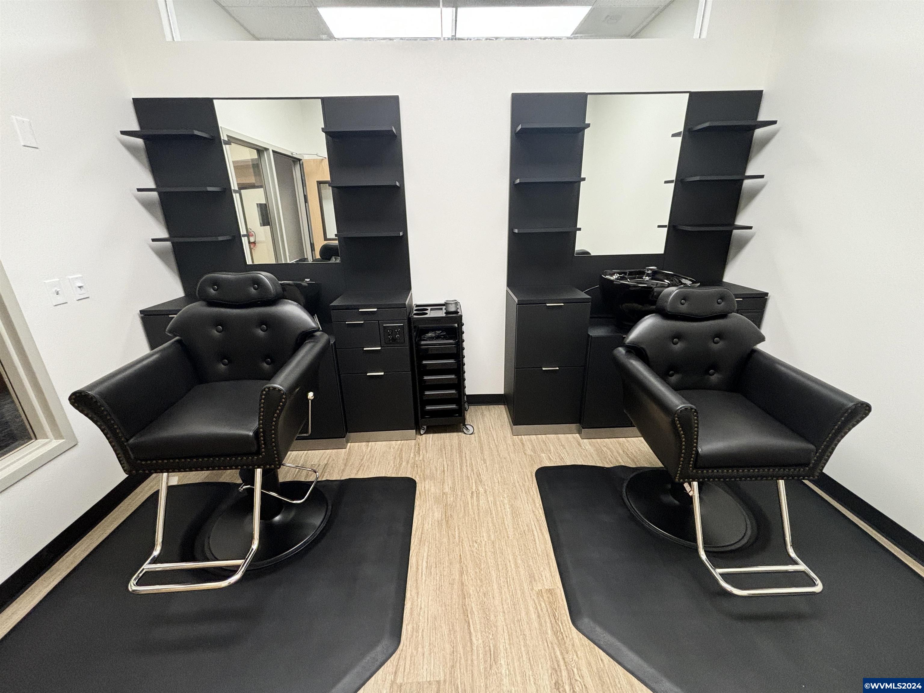 223 Commercial (142) St NE