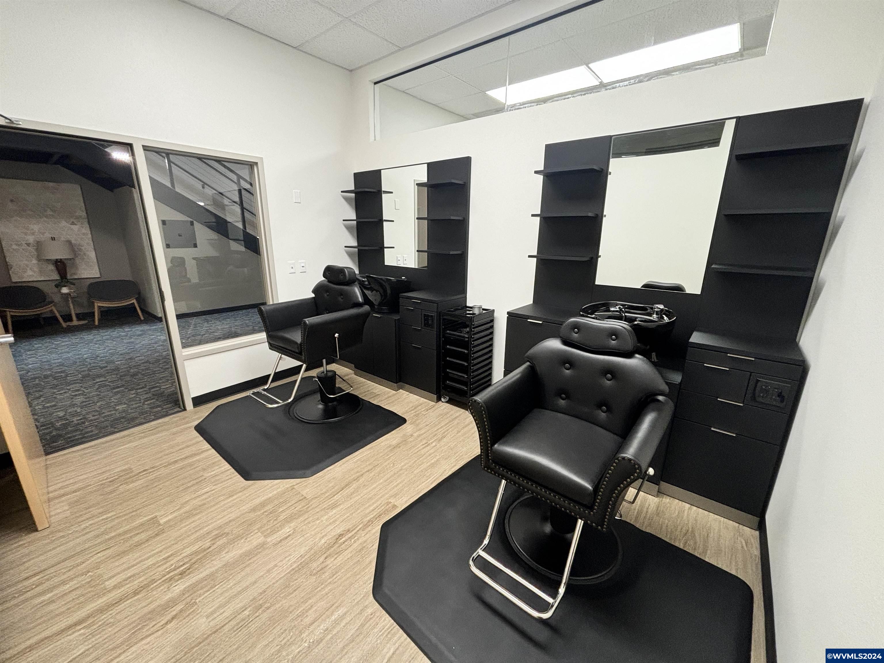 223 Commercial (142) St NE