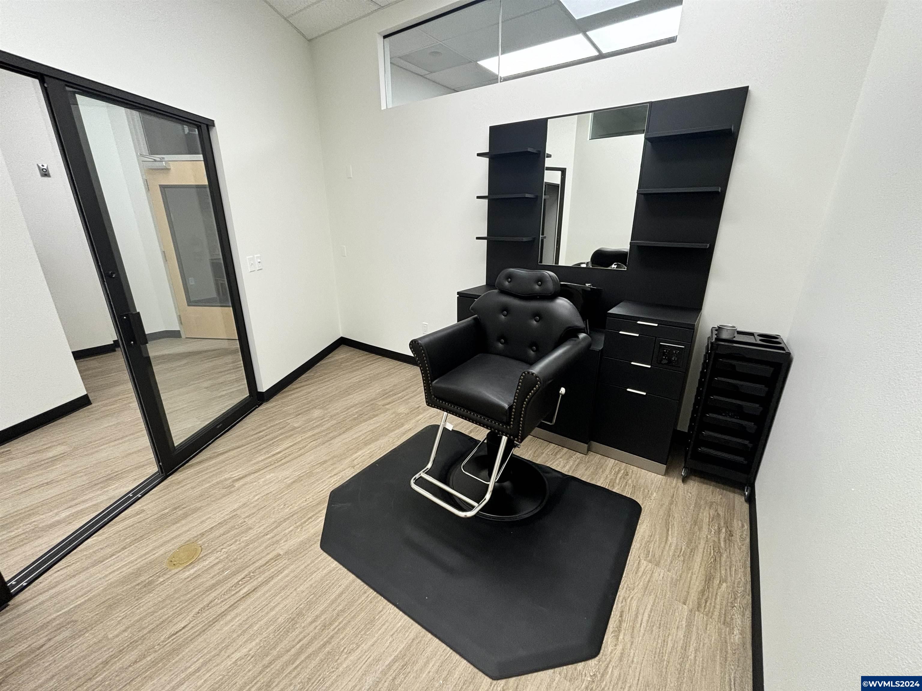 223 Commercial (142) St NE