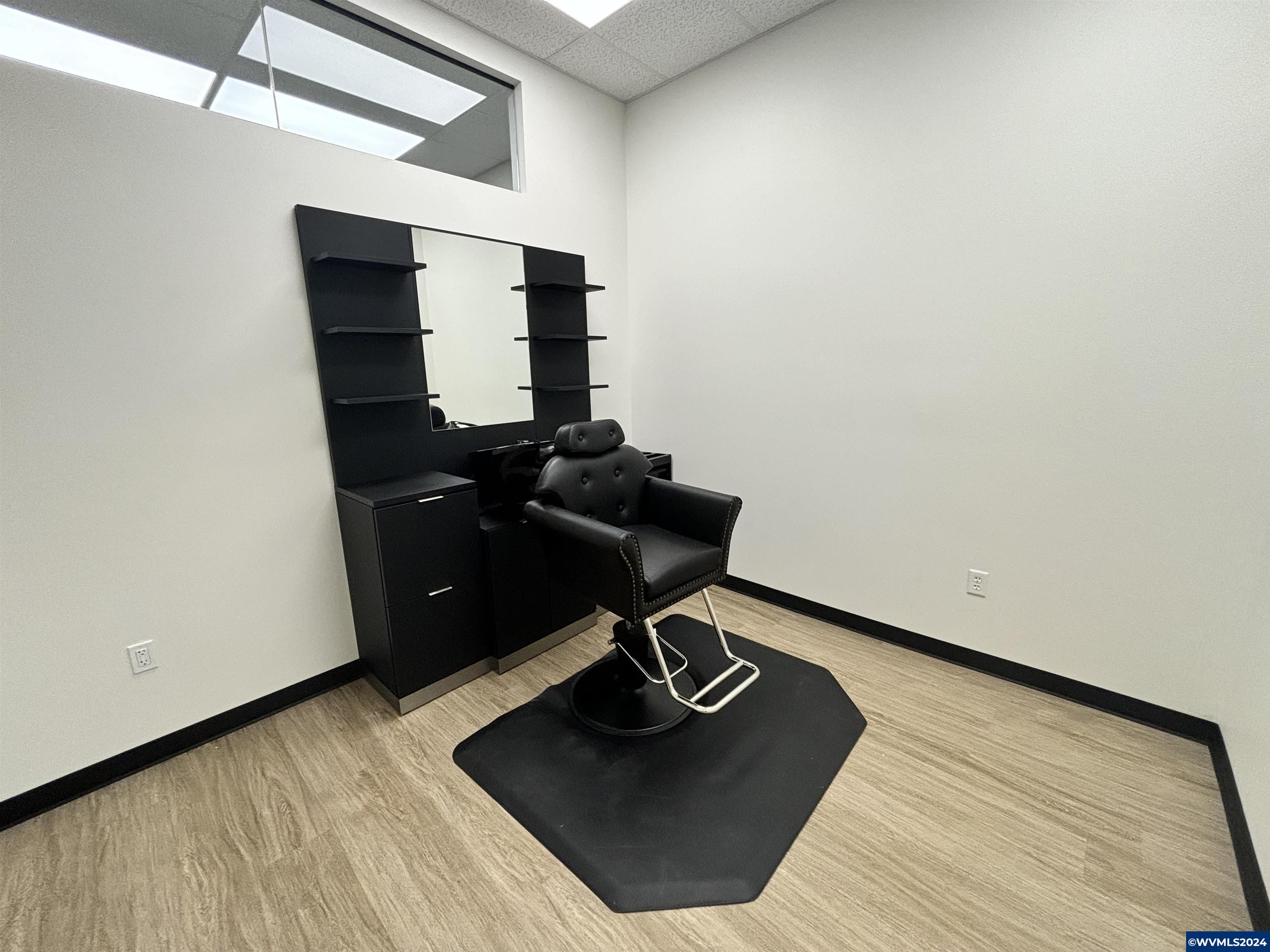 223 Commercial (142) St NE