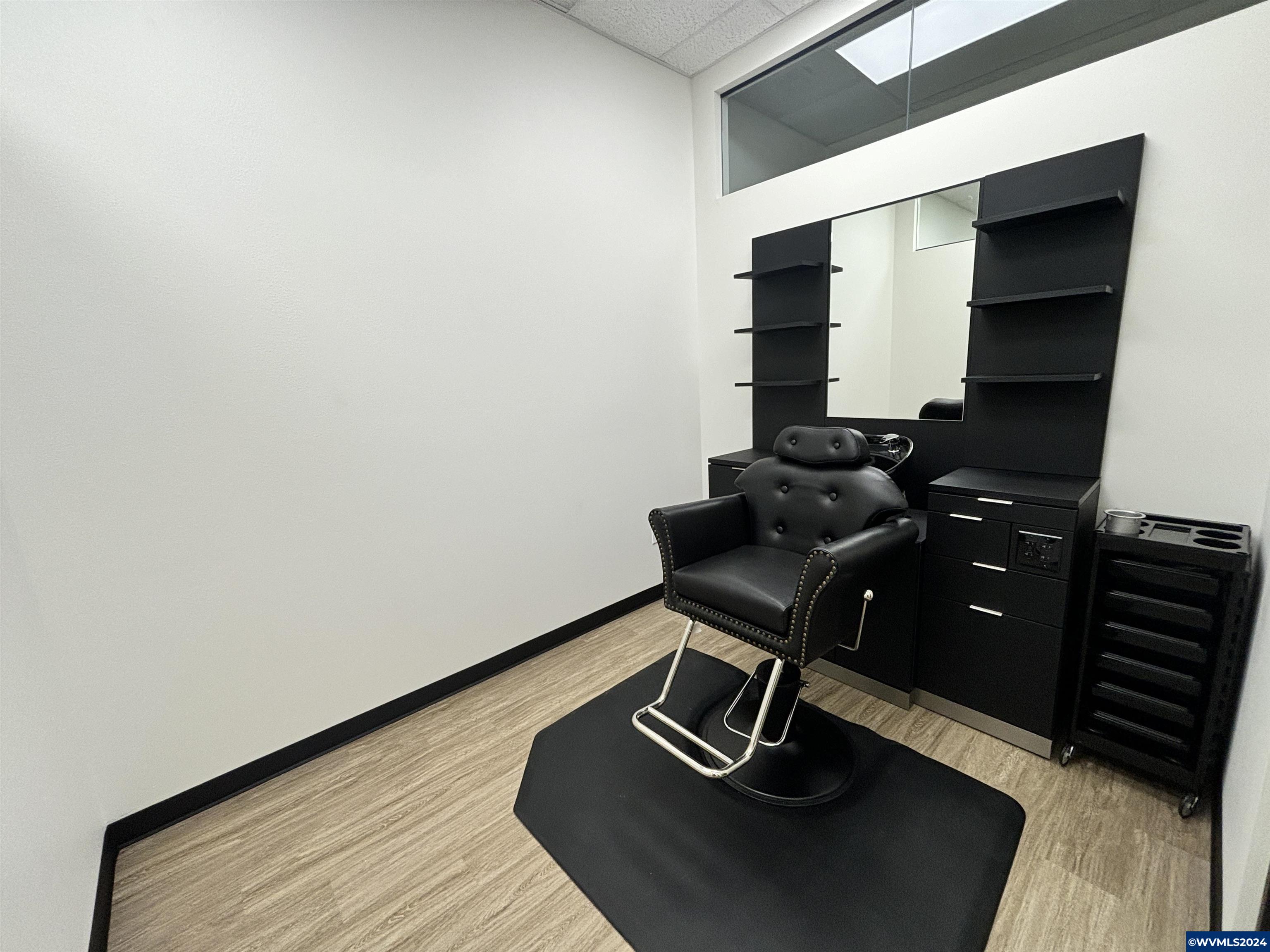 223 Commercial (142) St NE