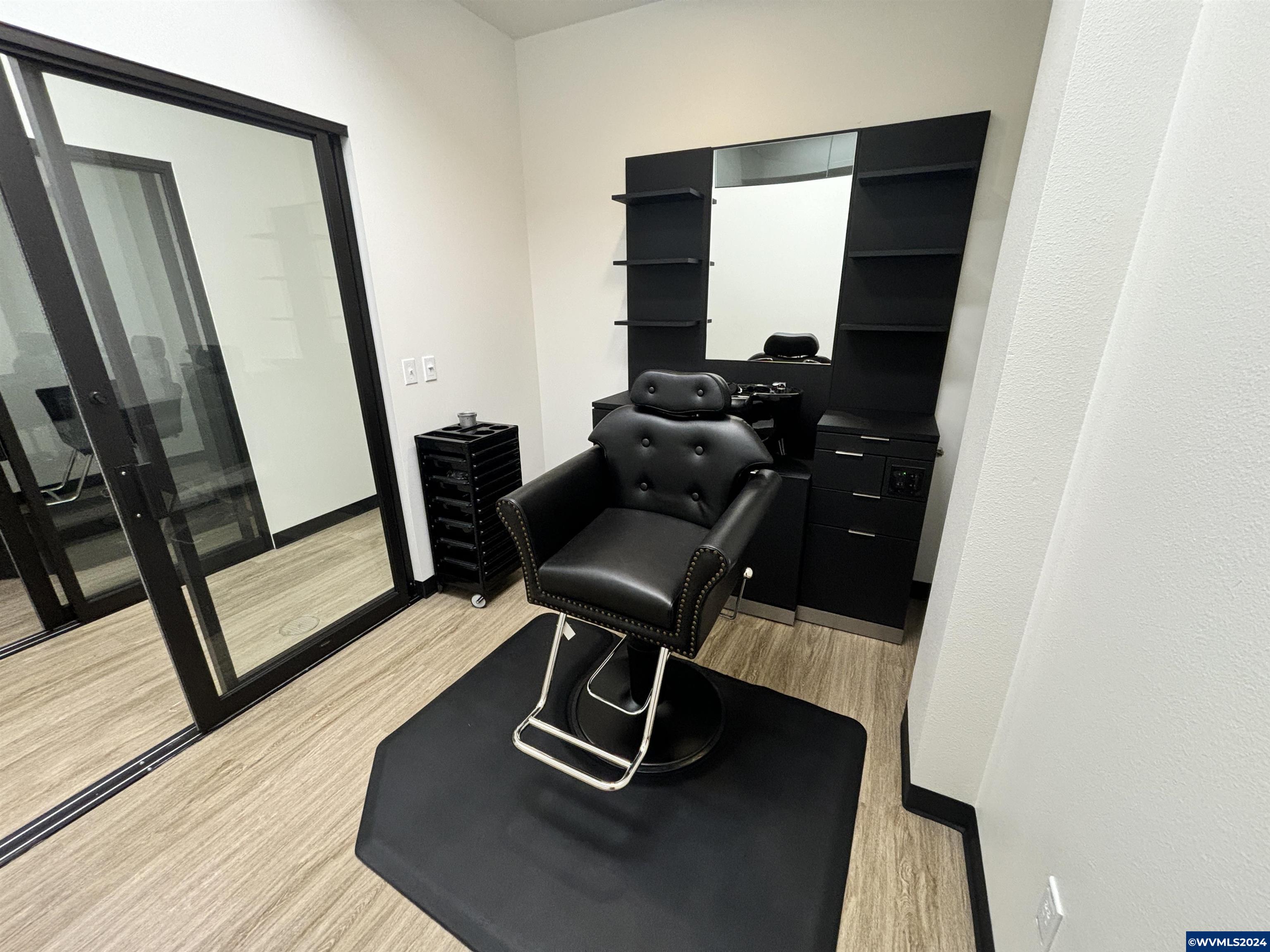 223 Commercial (142) St NE