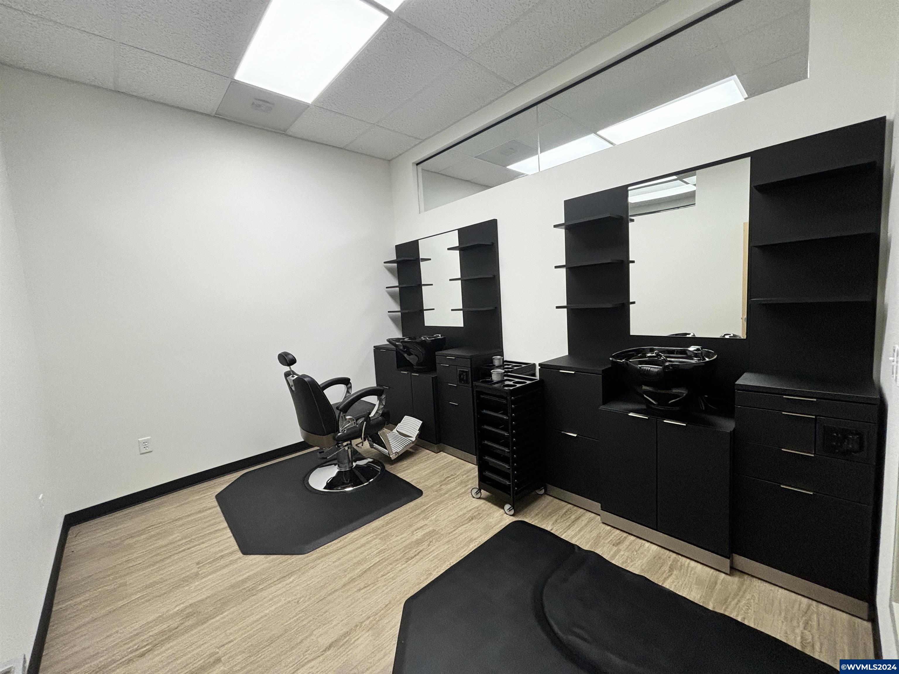 223 Commercial (142) St NE