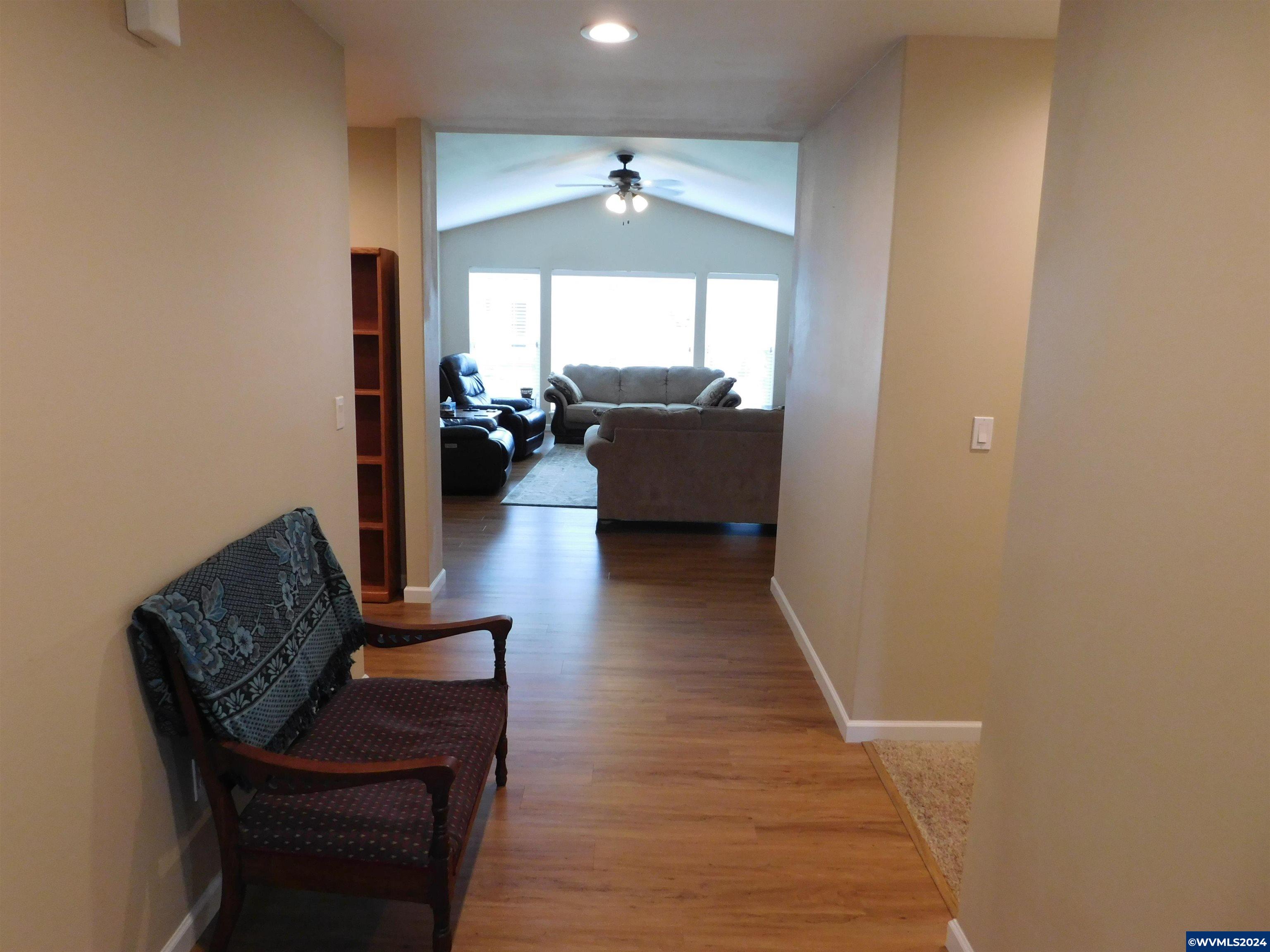 3418 Oak Grove Wy NW