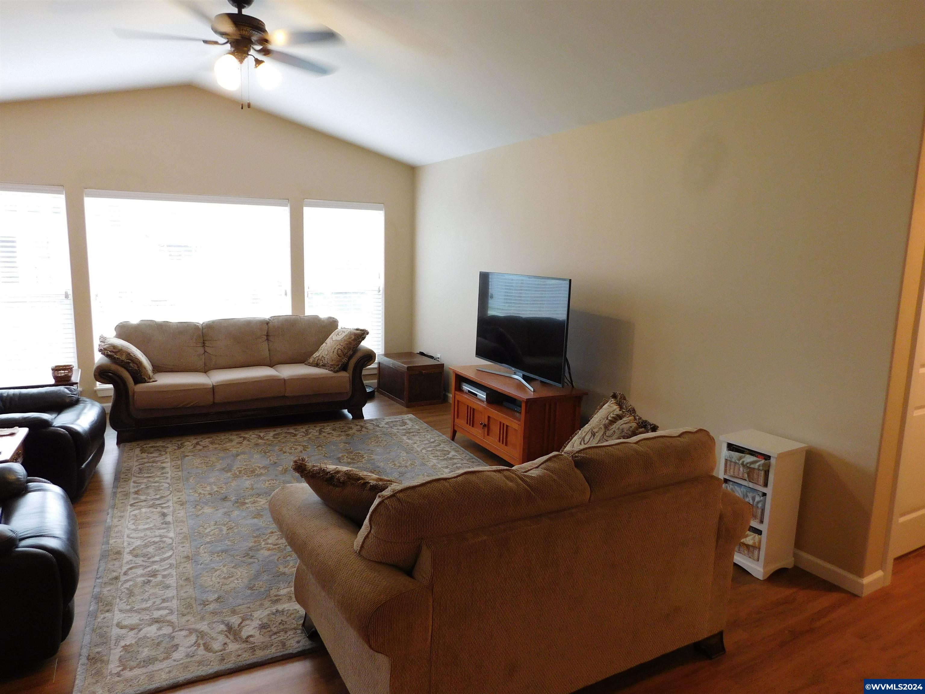 3418 Oak Grove Wy NW