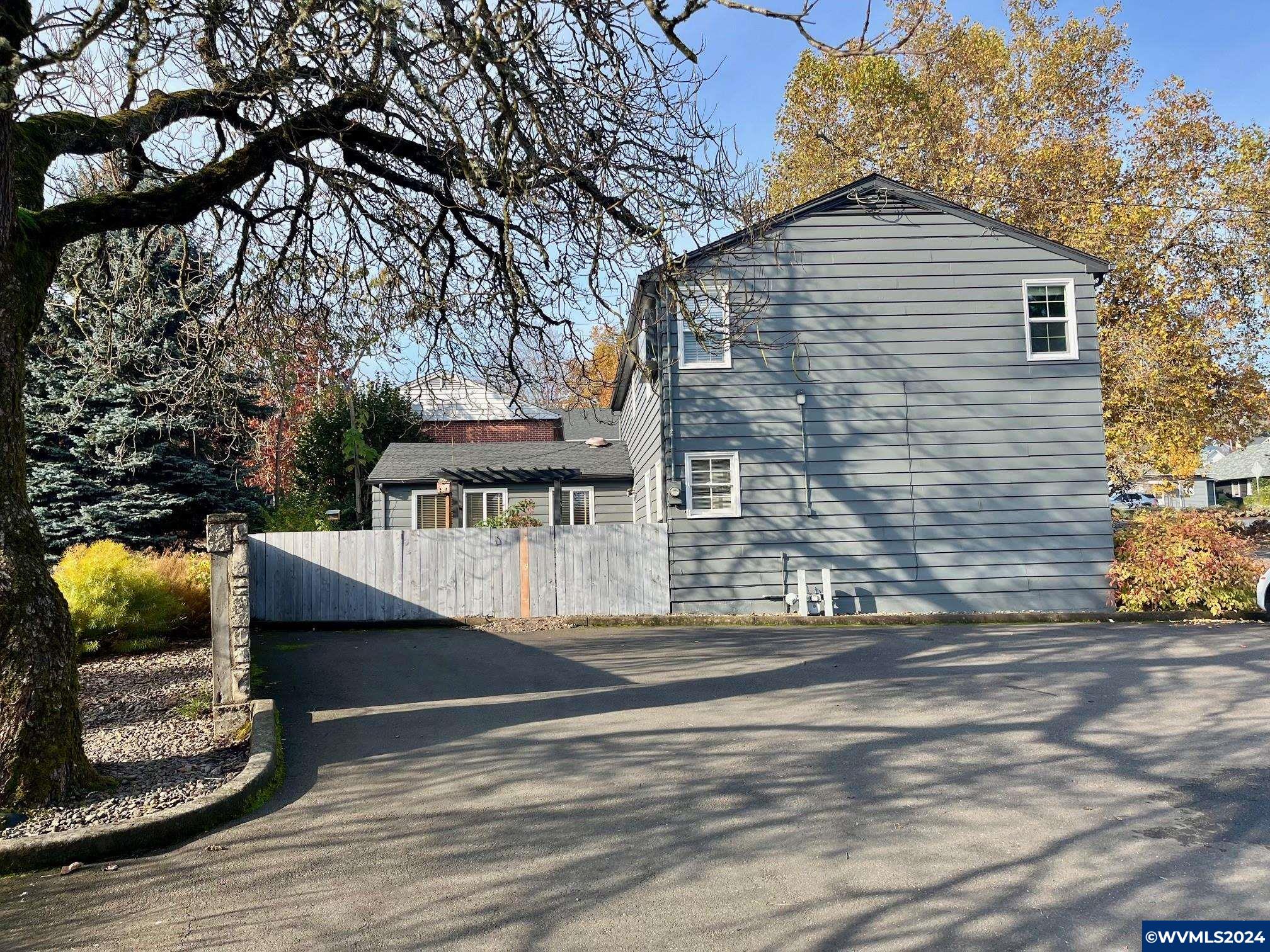 358 Superior (Ste D) St SE