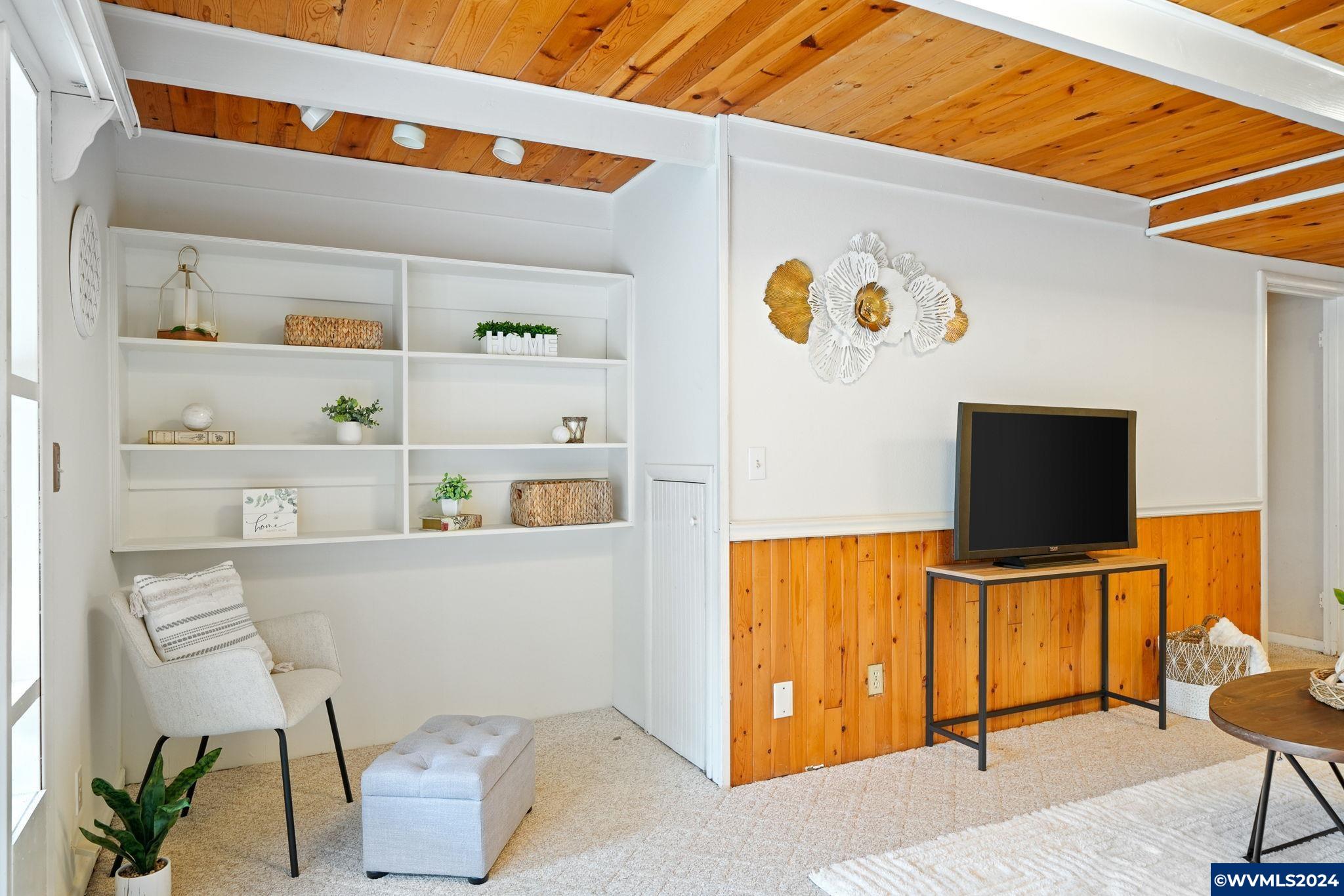 3801 NW Van Buren Av