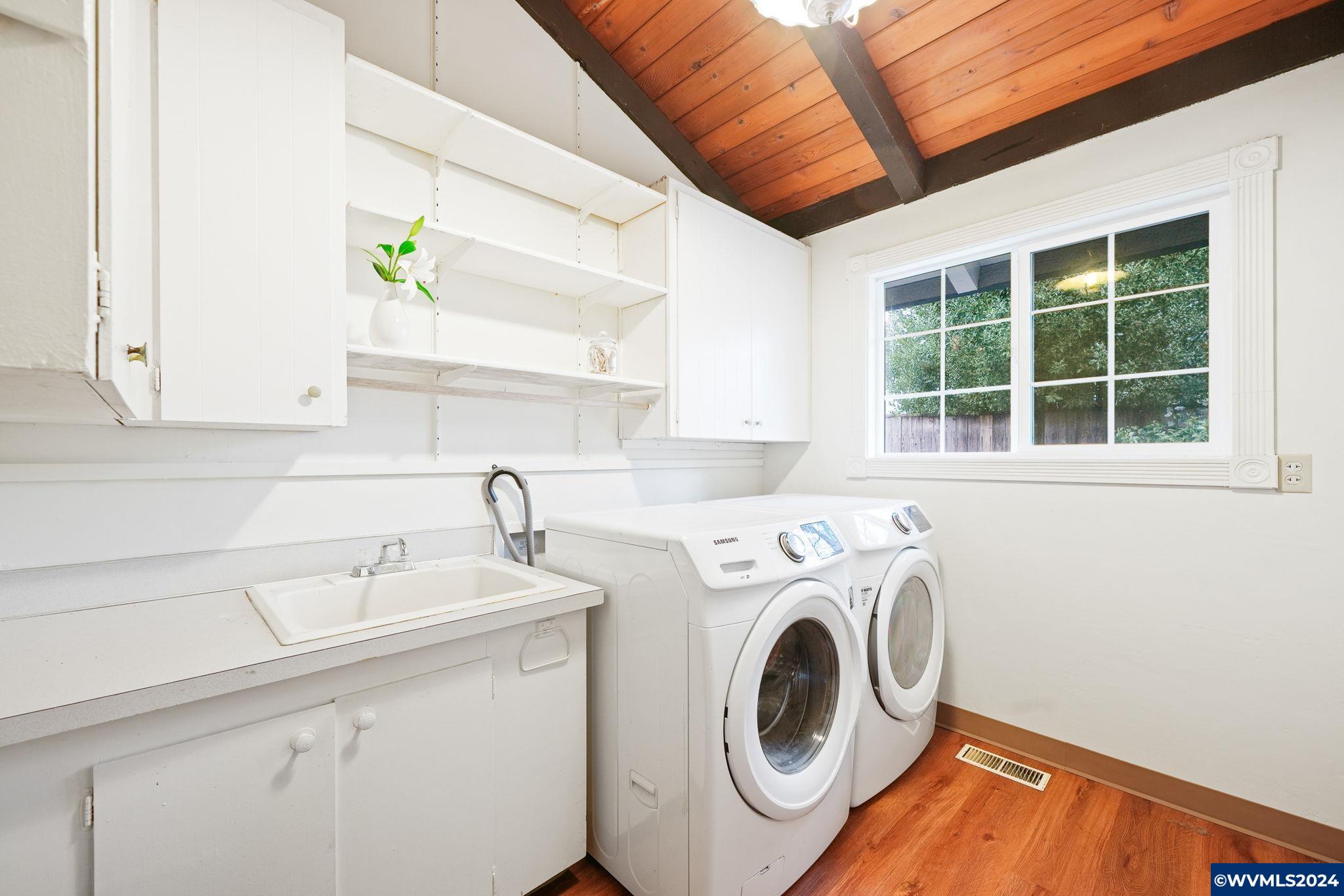 3801 NW Van Buren Av