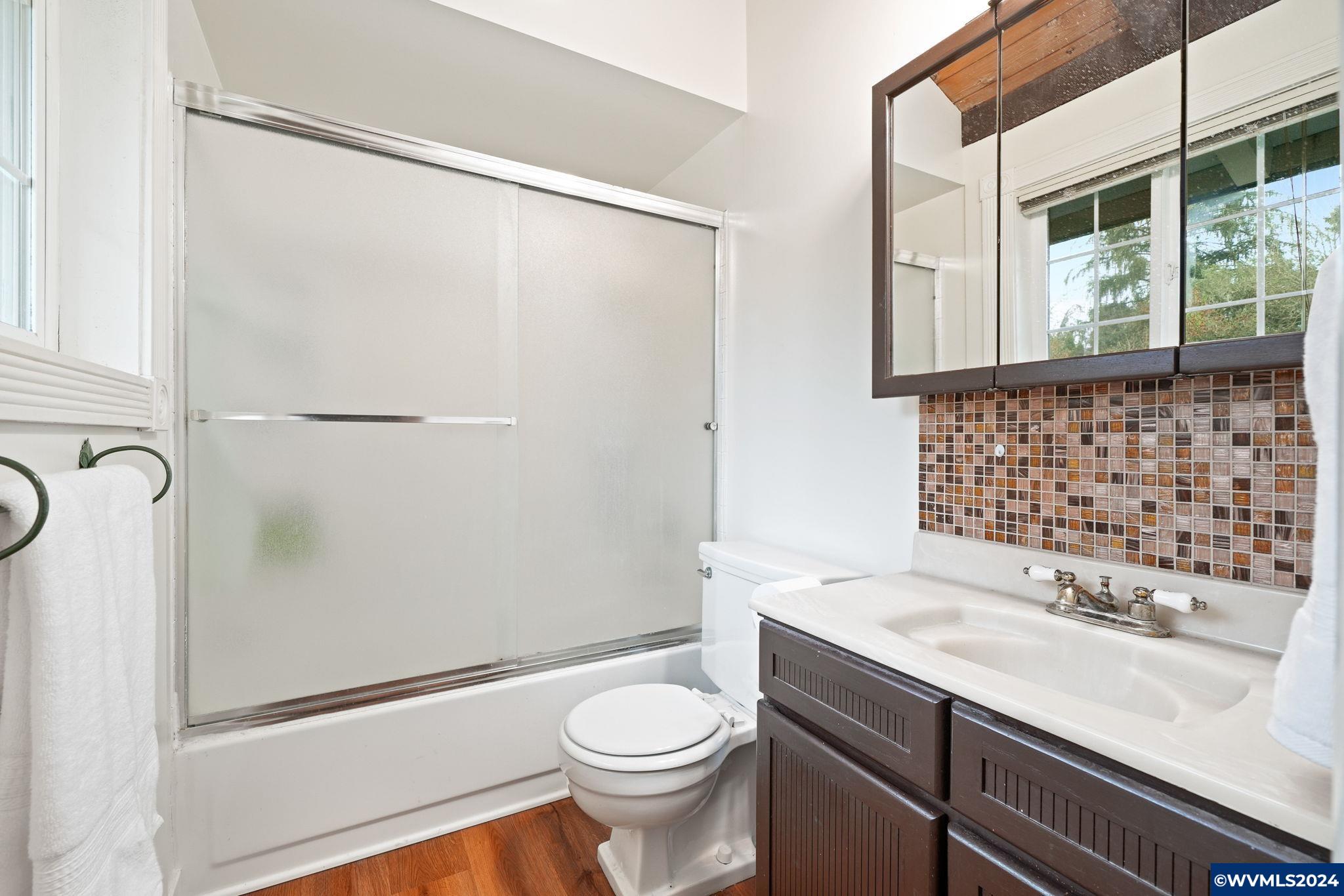 3801 NW Van Buren Av