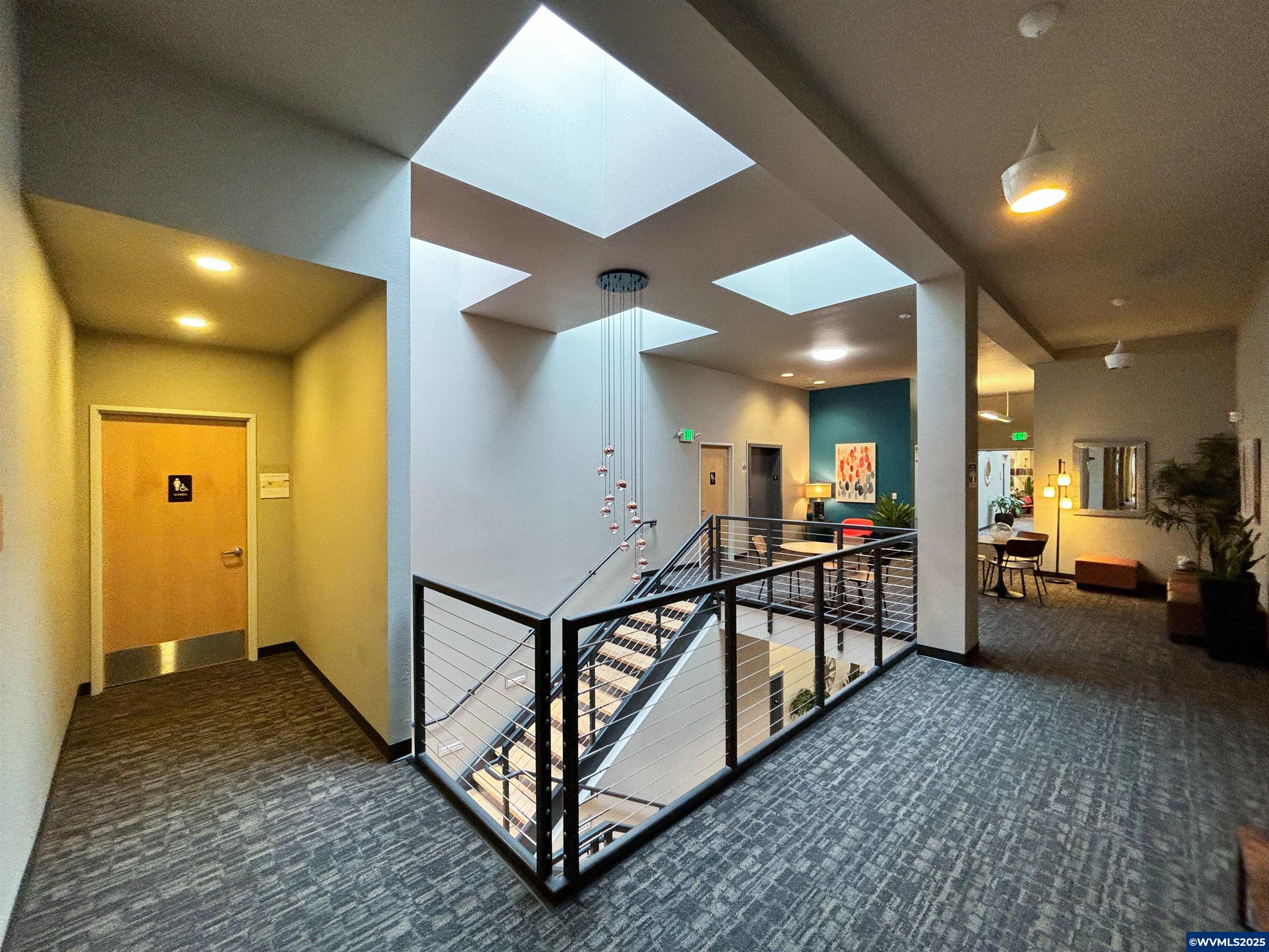 223 Commercial (#227) St NE