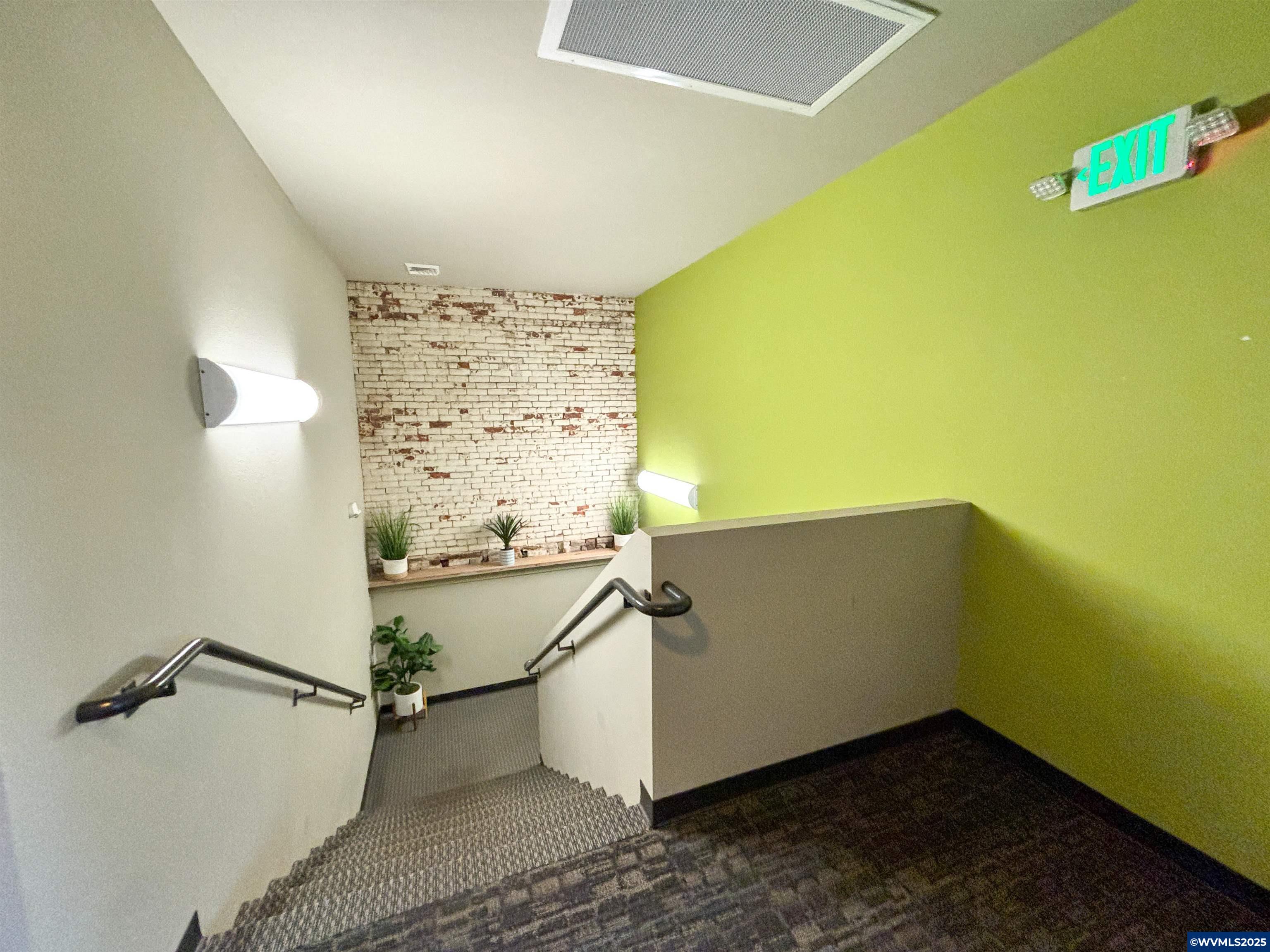223 Commercial (#232) St NE