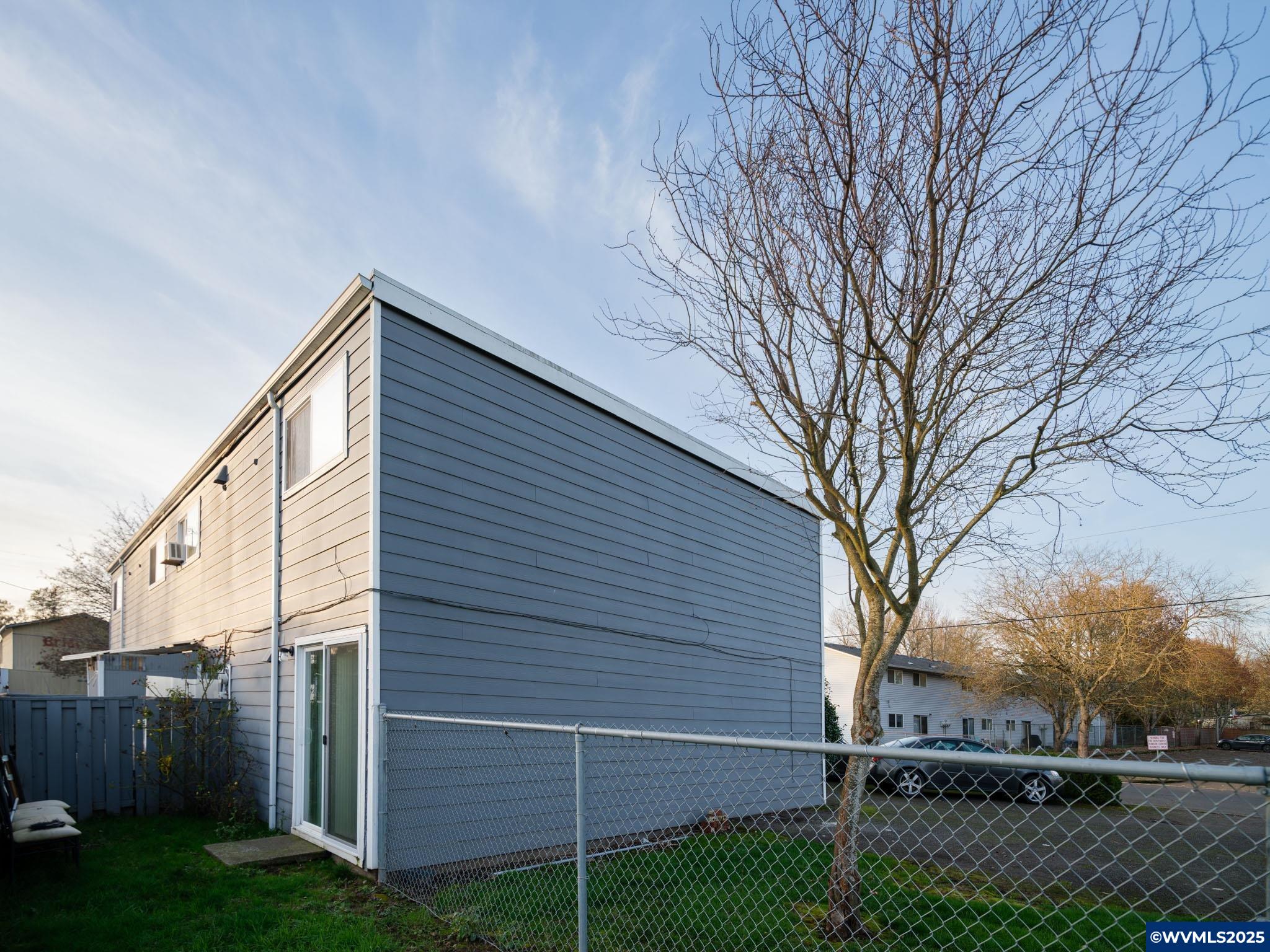 380 SW Tunison Av